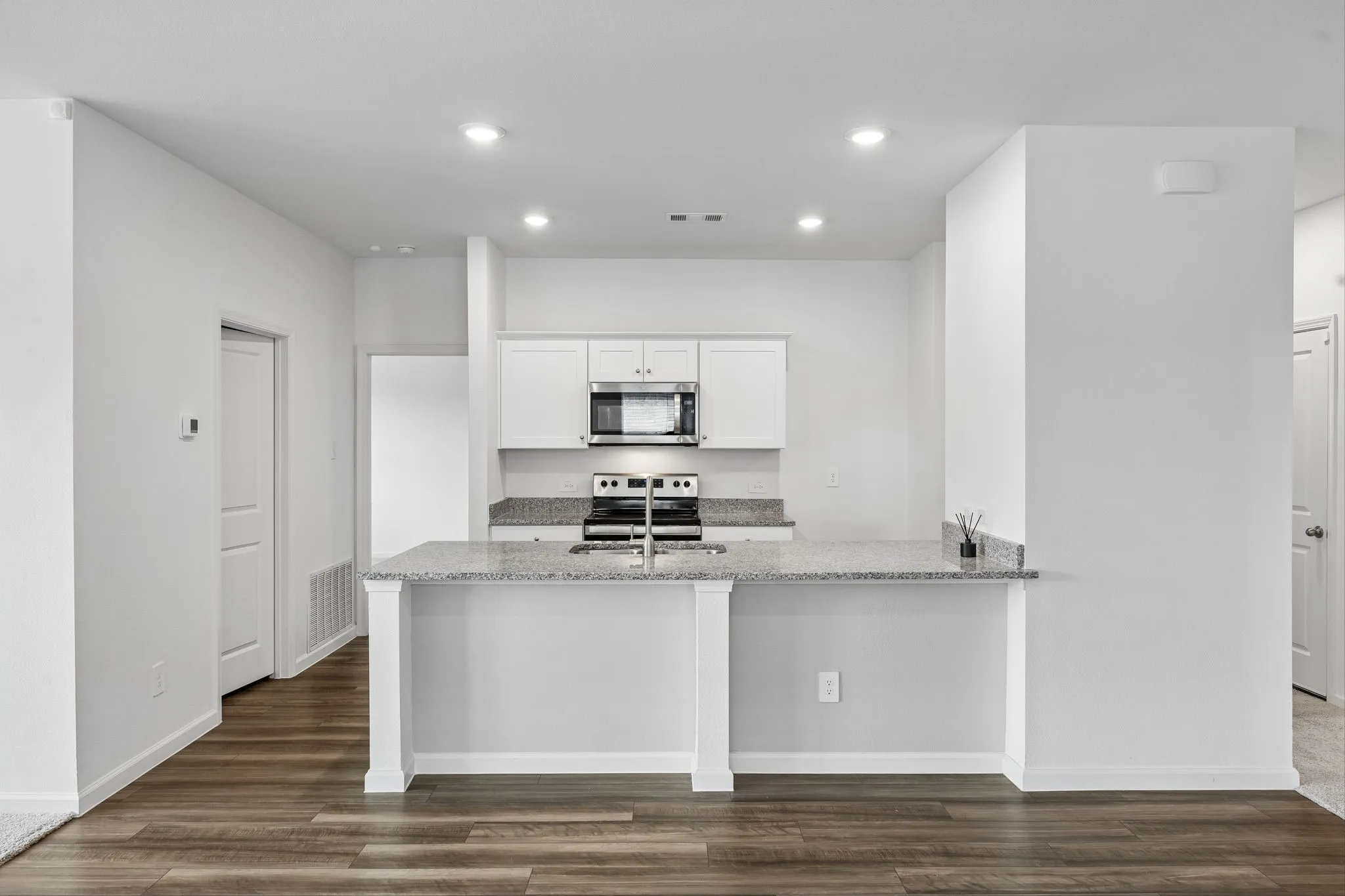 Single Family Residence For Sale in Tarrant County , 1601 Shadow Hawk, Fort Worth, Texas 76052, 3 Bedroom, 2 Bathroom, 2 Garage spaces, 1,431 Sqft, built in 2022, mls#21364938, Real Estate Agent in Fort Worth, Homes For Sale in Tarrant county, Homes For Sale in Fort Worth, Realtor in Fort Worth Texas, Real Estate Brokerage Independent Realty Texas, Luminita Cordes Realtor
