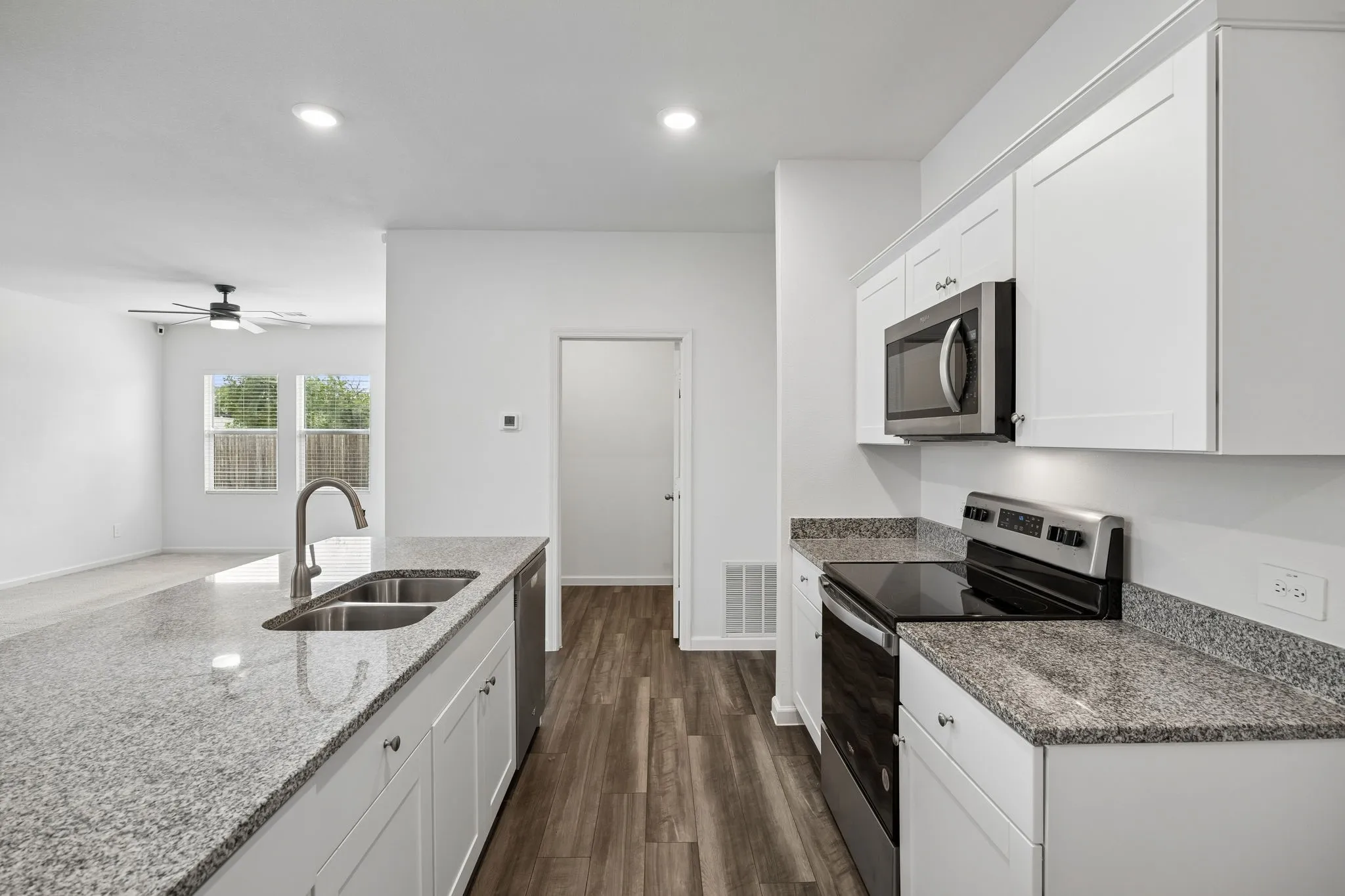 Single Family Residence For Sale in Tarrant County , 1601 Shadow Hawk, Fort Worth, Texas 76052, 3 Bedroom, 2 Bathroom, 2 Garage spaces, 1,431 Sqft, built in 2022, mls#21364938, Real Estate Agent in Fort Worth, Homes For Sale in Tarrant county, Homes For Sale in Fort Worth, Realtor in Fort Worth Texas, Real Estate Brokerage Independent Realty Texas, Luminita Cordes Realtor