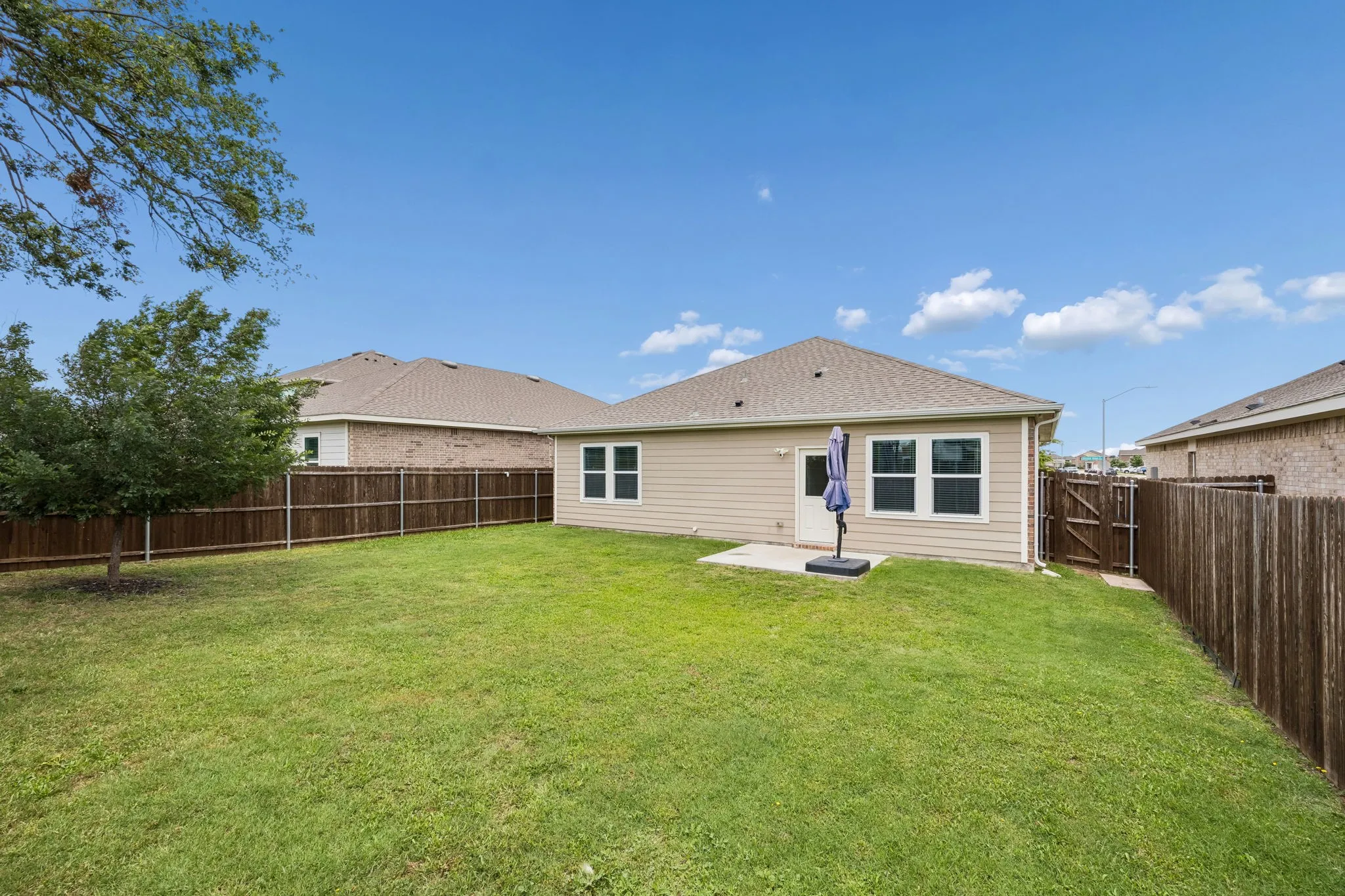 Single Family Residence For Sale in Tarrant County , 1601 Shadow Hawk, Fort Worth, Texas 76052, 3 Bedroom, 2 Bathroom, 2 Garage spaces, 1,431 Sqft, built in 2022, mls#21364938, Real Estate Agent in Fort Worth, Homes For Sale in Tarrant county, Homes For Sale in Fort Worth, Realtor in Fort Worth Texas, Real Estate Brokerage Independent Realty Texas, Luminita Cordes Realtor