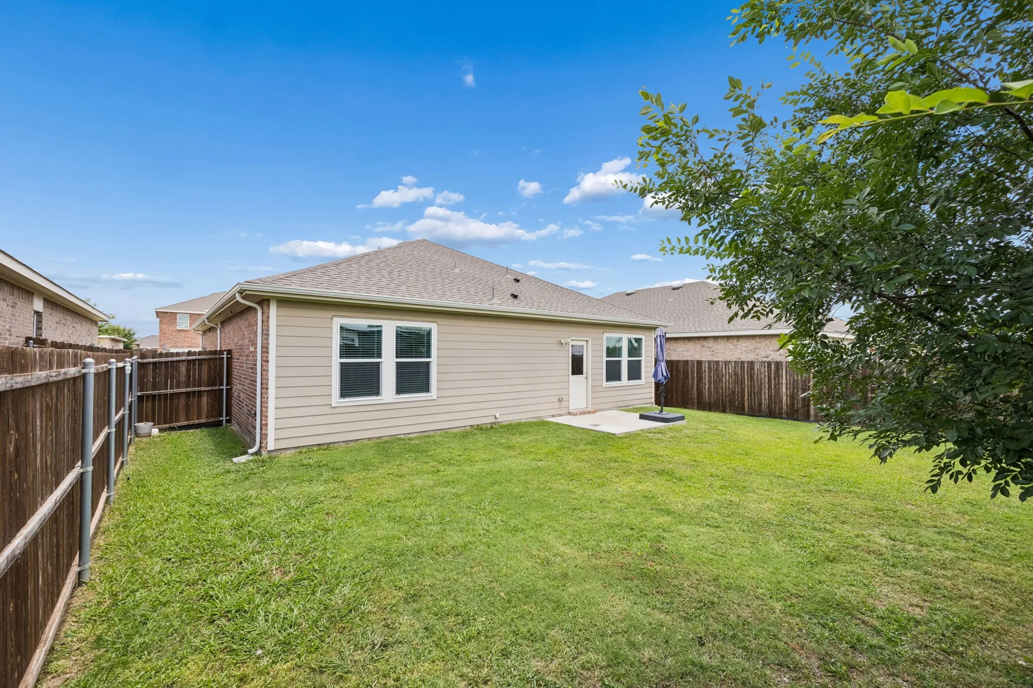 Single Family Residence For Sale in Tarrant County , 1601 Shadow Hawk, Fort Worth, Texas 76052, 3 Bedroom, 2 Bathroom, 2 Garage spaces, 1,431 Sqft, built in 2022, mls#21364938, Real Estate Agent in Fort Worth, Homes For Sale in Tarrant county, Homes For Sale in Fort Worth, Realtor in Fort Worth Texas, Real Estate Brokerage Independent Realty Texas, Luminita Cordes Realtor