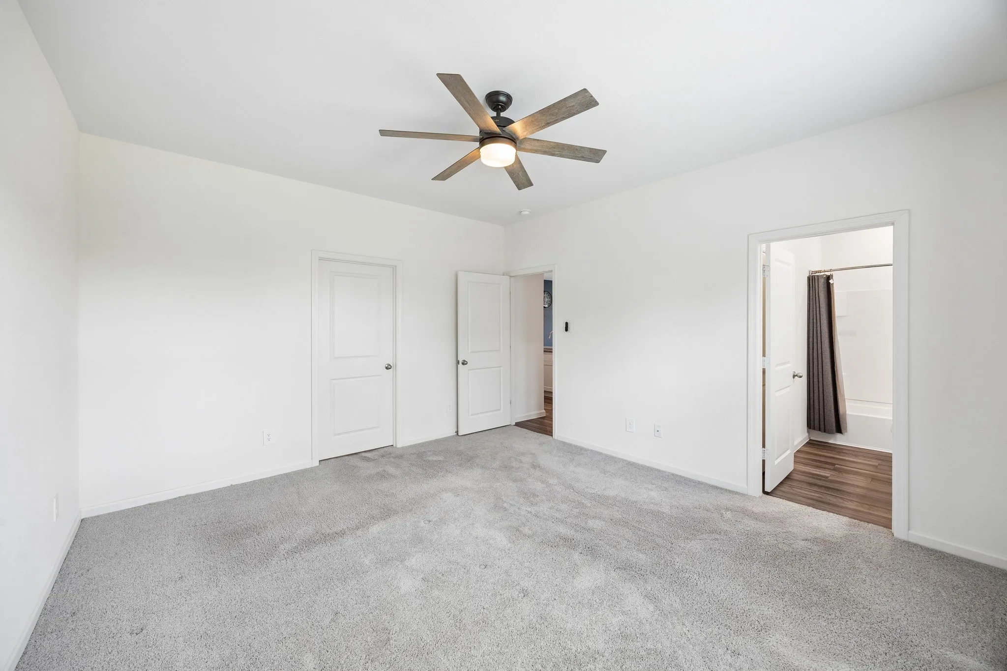 Single Family Residence For Sale in Tarrant County , 1601 Shadow Hawk, Fort Worth, Texas 76052, 3 Bedroom, 2 Bathroom, 2 Garage spaces, 1,431 Sqft, built in 2022, mls#21364938, Real Estate Agent in Fort Worth, Homes For Sale in Tarrant county, Homes For Sale in Fort Worth, Realtor in Fort Worth Texas, Real Estate Brokerage Independent Realty Texas, Luminita Cordes Realtor