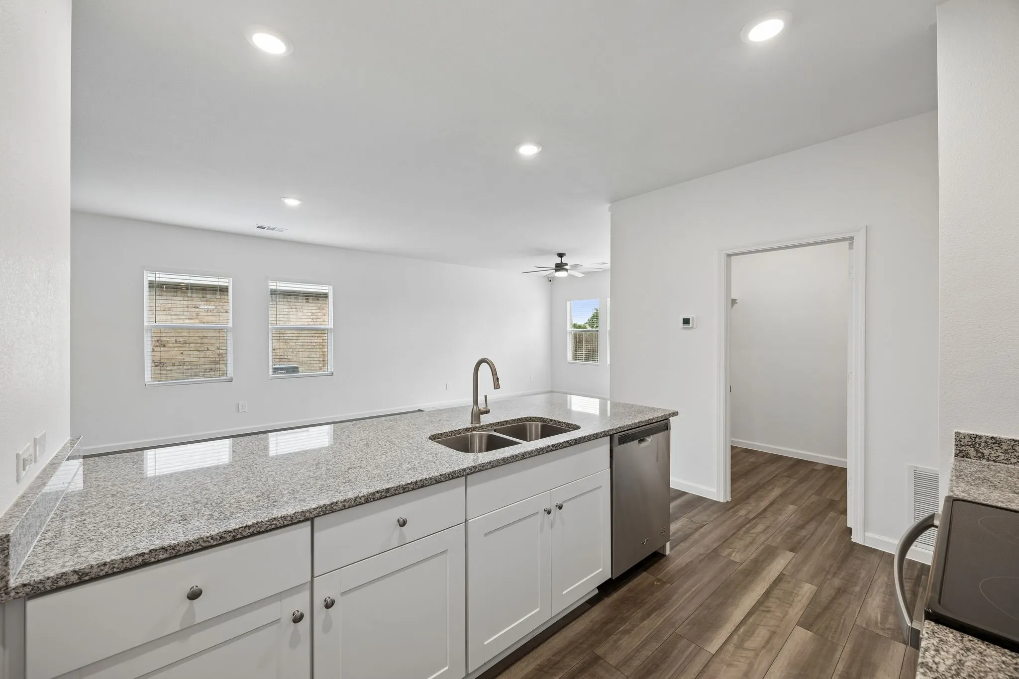 Single Family Residence For Sale in Tarrant County , 1601 Shadow Hawk, Fort Worth, Texas 76052, 3 Bedroom, 2 Bathroom, 2 Garage spaces, 1,431 Sqft, built in 2022, mls#21364938, Real Estate Agent in Fort Worth, Homes For Sale in Tarrant county, Homes For Sale in Fort Worth, Realtor in Fort Worth Texas, Real Estate Brokerage Independent Realty Texas, Luminita Cordes Realtor