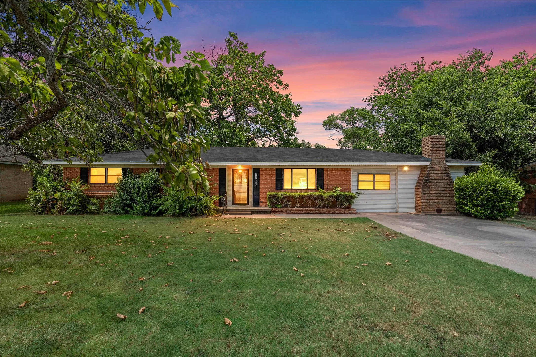 Single Family Residence For Sale in Mc Lennan County , 8817 Oakdale Drive, Woodway, Texas 76712, 2 Bedroom, 2 Bathroom, Garage spaces, 1,731 Sqft, built in 1960, mls#21363502, Real Estate Agent in Woodway, Homes For Sale in Mc Lennan county, Homes For Sale in Woodway, Realtor in Woodway Texas, Real Estate Brokerage Independent Realty Texas, Luminita Cordes Realtor