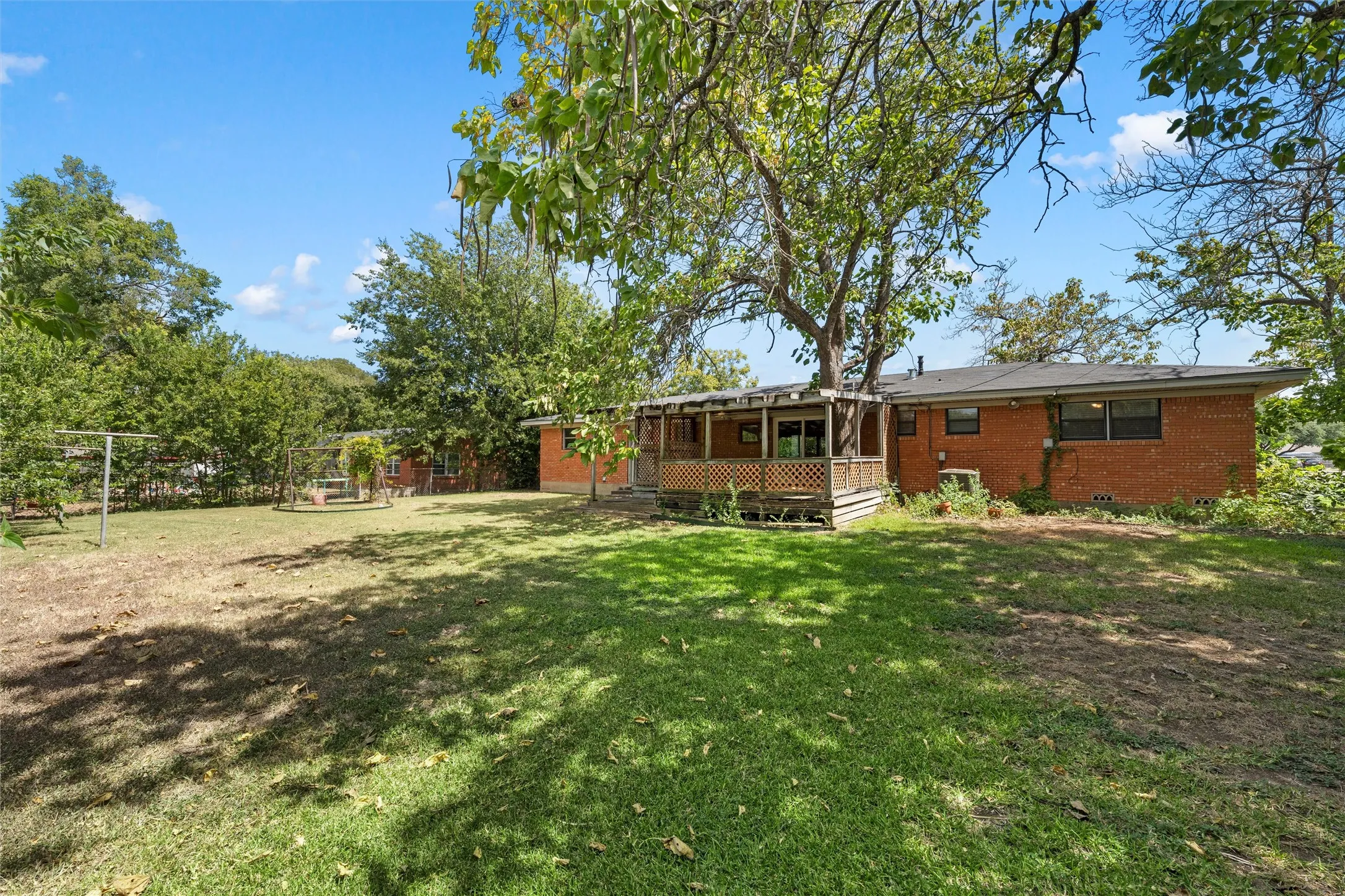 Single Family Residence For Sale in Mc Lennan County , 8817 Oakdale Drive, Woodway, Texas 76712, 2 Bedroom, 2 Bathroom, Garage spaces, 1,731 Sqft, built in 1960, mls#21363502, Real Estate Agent in Woodway, Homes For Sale in Mc Lennan county, Homes For Sale in Woodway, Realtor in Woodway Texas, Real Estate Brokerage Independent Realty Texas, Luminita Cordes Realtor
