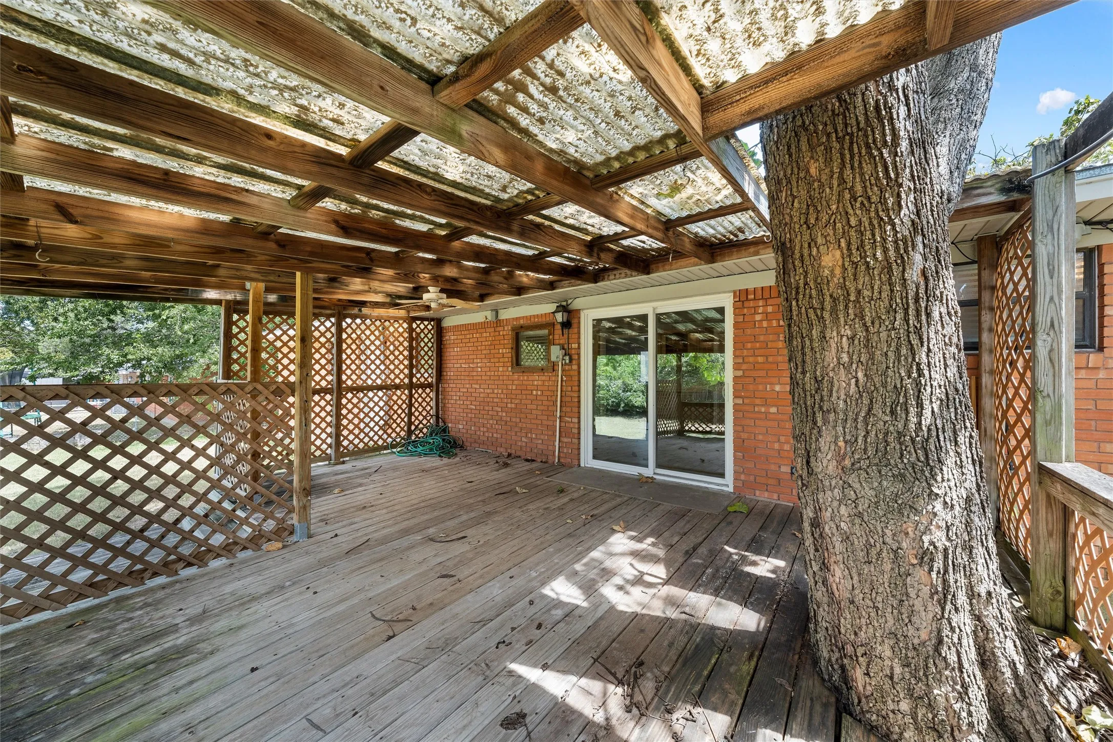 Single Family Residence For Sale in Mc Lennan County , 8817 Oakdale Drive, Woodway, Texas 76712, 2 Bedroom, 2 Bathroom, Garage spaces, 1,731 Sqft, built in 1960, mls#21363502, Real Estate Agent in Woodway, Homes For Sale in Mc Lennan county, Homes For Sale in Woodway, Realtor in Woodway Texas, Real Estate Brokerage Independent Realty Texas, Luminita Cordes Realtor