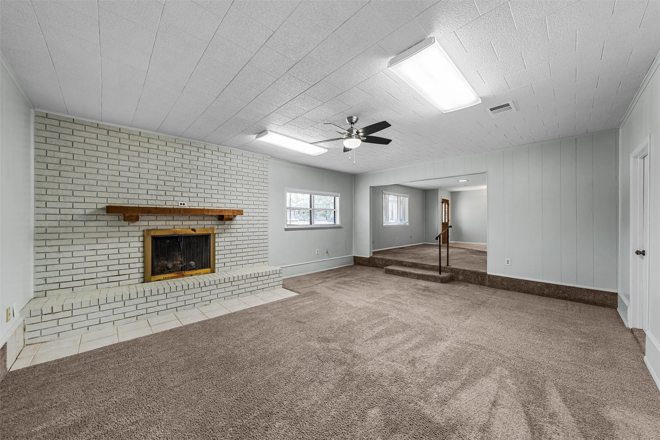 Single Family Residence For Sale in Mc Lennan County , 8817 Oakdale Drive, Woodway, Texas 76712, 2 Bedroom, 2 Bathroom, Garage spaces, 1,731 Sqft, built in 1960, mls#21363502, Real Estate Agent in Woodway, Homes For Sale in Mc Lennan county, Homes For Sale in Woodway, Realtor in Woodway Texas, Real Estate Brokerage Independent Realty Texas, Luminita Cordes Realtor
