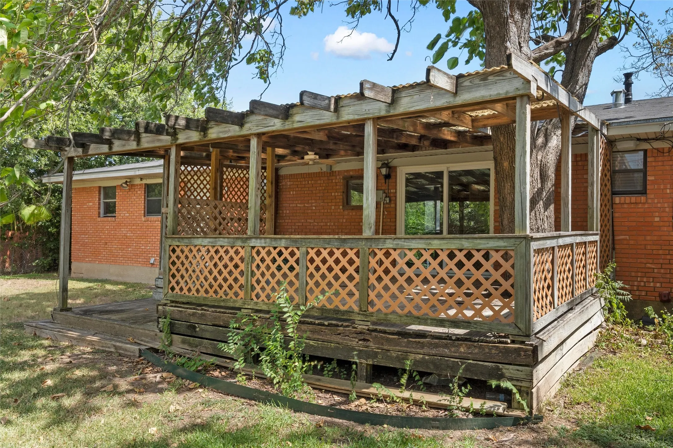 Single Family Residence For Sale in Mc Lennan County , 8817 Oakdale Drive, Woodway, Texas 76712, 2 Bedroom, 2 Bathroom, Garage spaces, 1,731 Sqft, built in 1960, mls#21363502, Real Estate Agent in Woodway, Homes For Sale in Mc Lennan county, Homes For Sale in Woodway, Realtor in Woodway Texas, Real Estate Brokerage Independent Realty Texas, Luminita Cordes Realtor