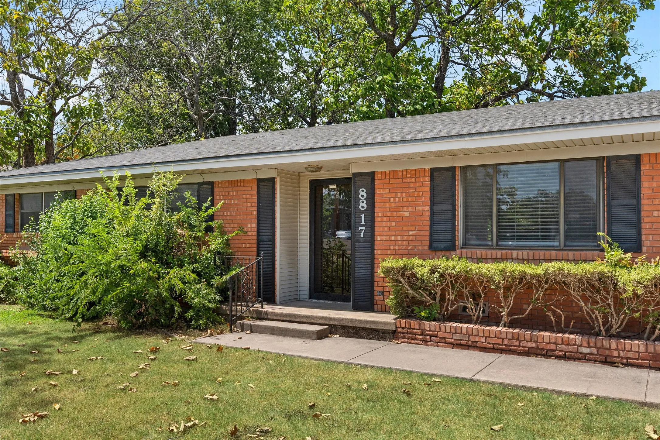 Single Family Residence For Sale in Mc Lennan County , 8817 Oakdale Drive, Woodway, Texas 76712, 2 Bedroom, 2 Bathroom, Garage spaces, 1,731 Sqft, built in 1960, mls#21363502, Real Estate Agent in Woodway, Homes For Sale in Mc Lennan county, Homes For Sale in Woodway, Realtor in Woodway Texas, Real Estate Brokerage Independent Realty Texas, Luminita Cordes Realtor