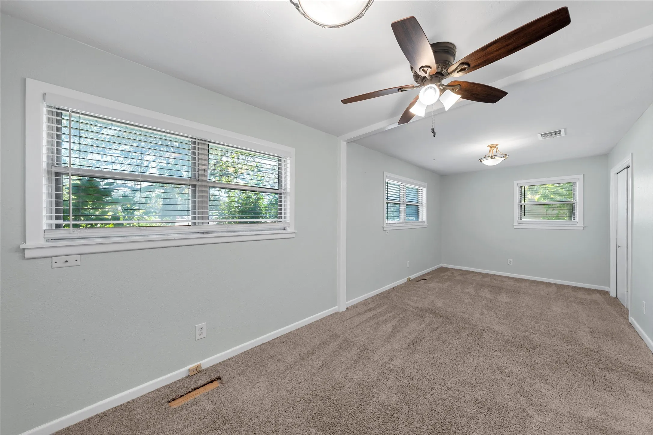 Single Family Residence For Sale in Mc Lennan County , 8817 Oakdale Drive, Woodway, Texas 76712, 2 Bedroom, 2 Bathroom, Garage spaces, 1,731 Sqft, built in 1960, mls#21363502, Real Estate Agent in Woodway, Homes For Sale in Mc Lennan county, Homes For Sale in Woodway, Realtor in Woodway Texas, Real Estate Brokerage Independent Realty Texas, Luminita Cordes Realtor
