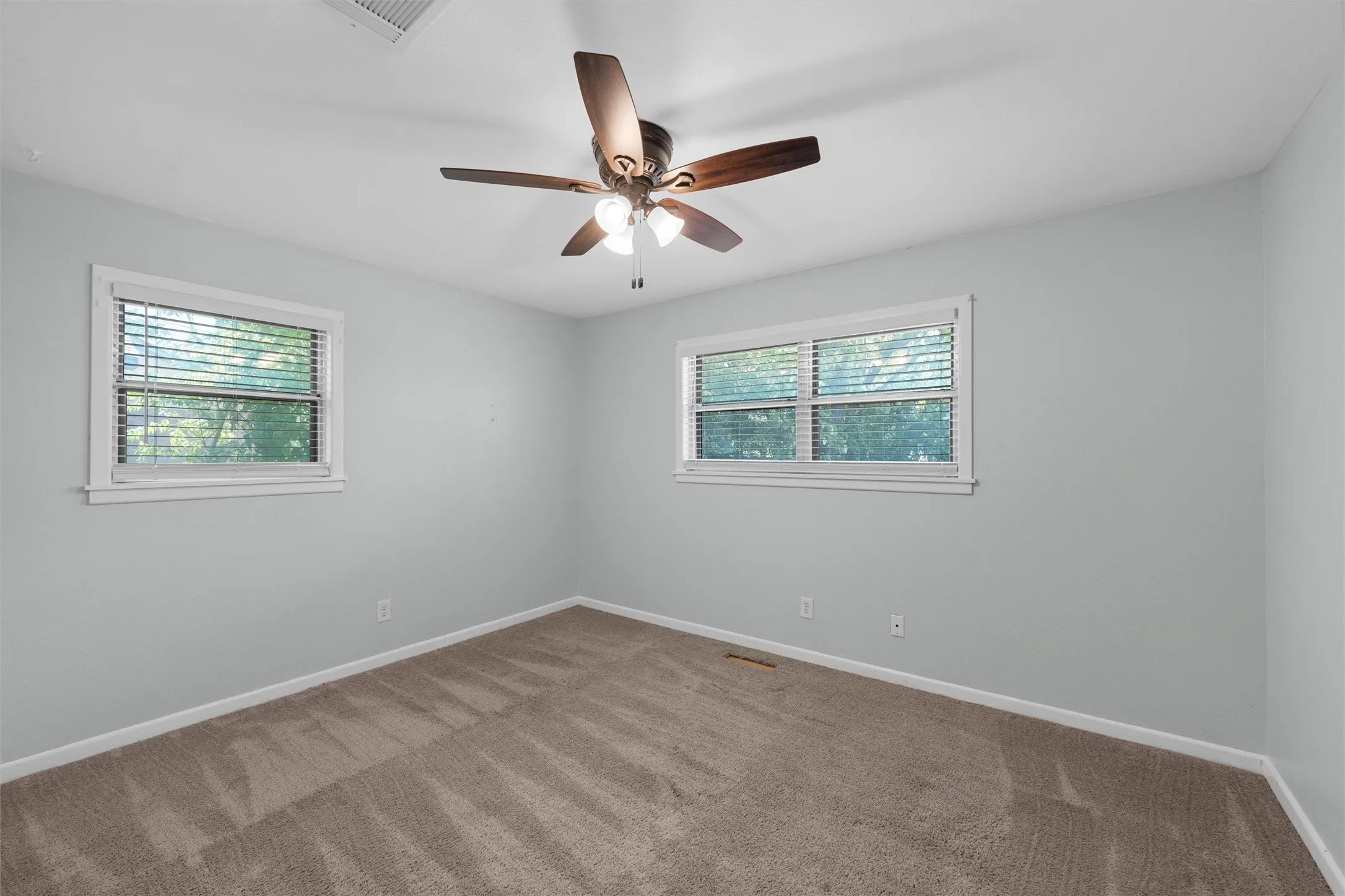 Single Family Residence For Sale in Mc Lennan County , 8817 Oakdale Drive, Woodway, Texas 76712, 2 Bedroom, 2 Bathroom, Garage spaces, 1,731 Sqft, built in 1960, mls#21363502, Real Estate Agent in Woodway, Homes For Sale in Mc Lennan county, Homes For Sale in Woodway, Realtor in Woodway Texas, Real Estate Brokerage Independent Realty Texas, Luminita Cordes Realtor