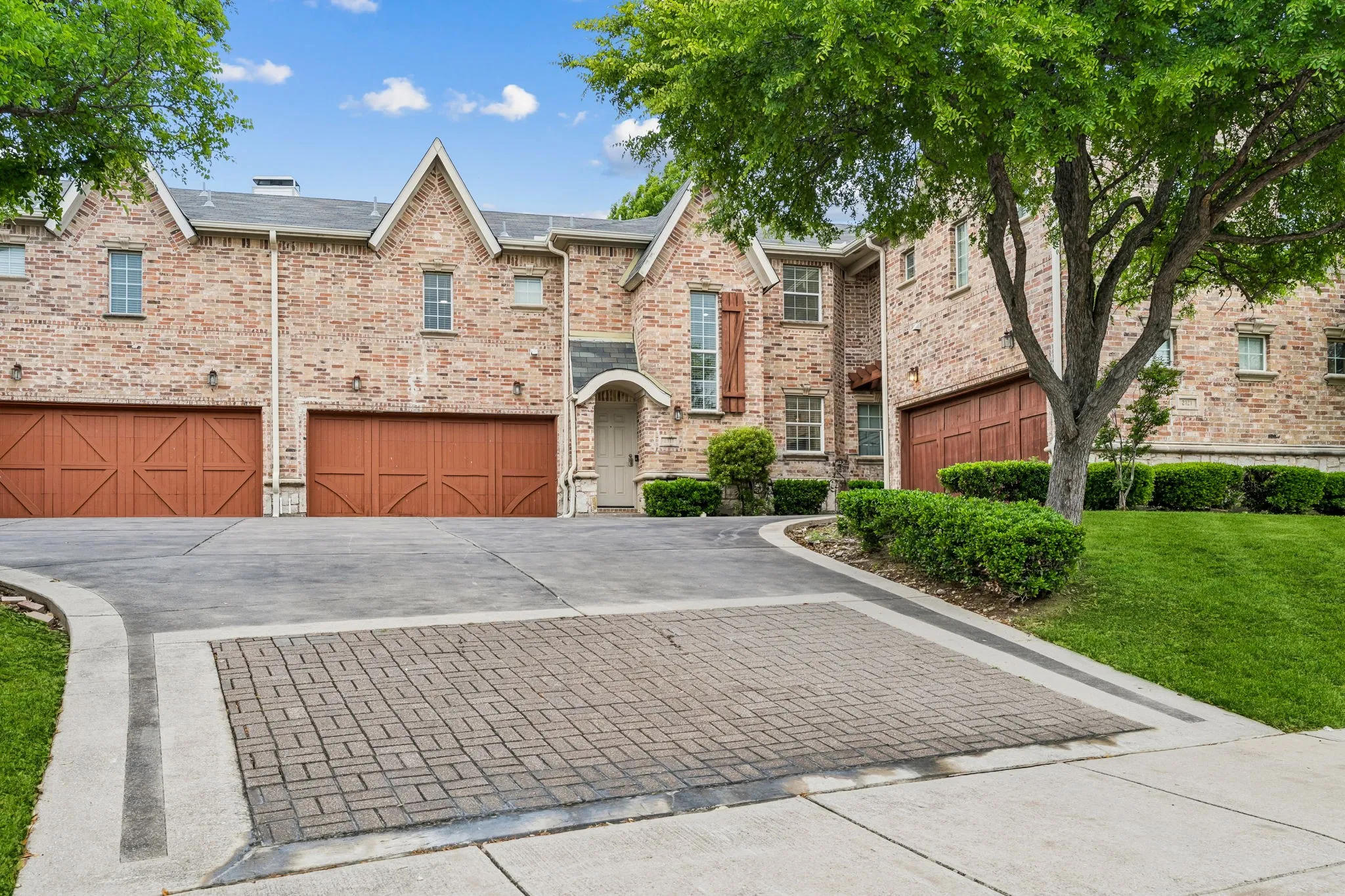 Townhouse For Sale in Dallas County , 2117 Parkview, Carrollton, Texas 75006, 3 Bedroom, 3 Bathroom, 2 Garage spaces, 1,428 Sqft, built in 2007, mls#21361818, Real Estate Agent in Carrollton, Homes For Sale in Dallas county, Homes For Sale in Carrollton, Realtor in Carrollton Texas, Real Estate Brokerage Independent Realty Texas, Luminita Cordes Realtor