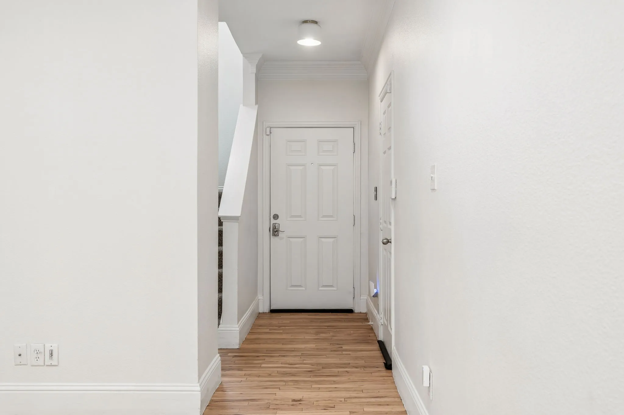 Townhouse For Sale in Dallas County , 2117 Parkview, Carrollton, Texas 75006, 3 Bedroom, 3 Bathroom, 2 Garage spaces, 1,428 Sqft, built in 2007, mls#21361818, Real Estate Agent in Carrollton, Homes For Sale in Dallas county, Homes For Sale in Carrollton, Realtor in Carrollton Texas, Real Estate Brokerage Independent Realty Texas, Luminita Cordes Realtor