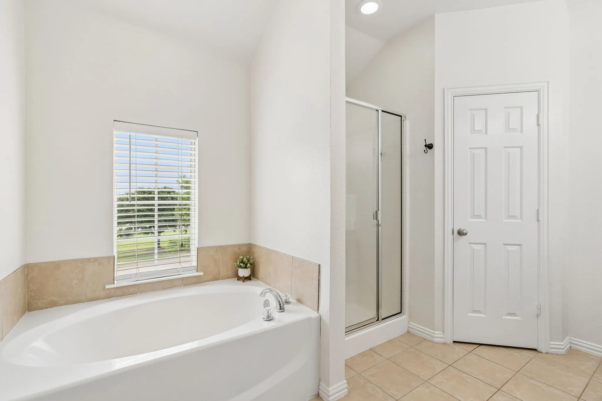 Townhouse For Sale in Dallas County , 2117 Parkview, Carrollton, Texas 75006, 3 Bedroom, 3 Bathroom, 2 Garage spaces, 1,428 Sqft, built in 2007, mls#21361818, Real Estate Agent in Carrollton, Homes For Sale in Dallas county, Homes For Sale in Carrollton, Realtor in Carrollton Texas, Real Estate Brokerage Independent Realty Texas, Luminita Cordes Realtor