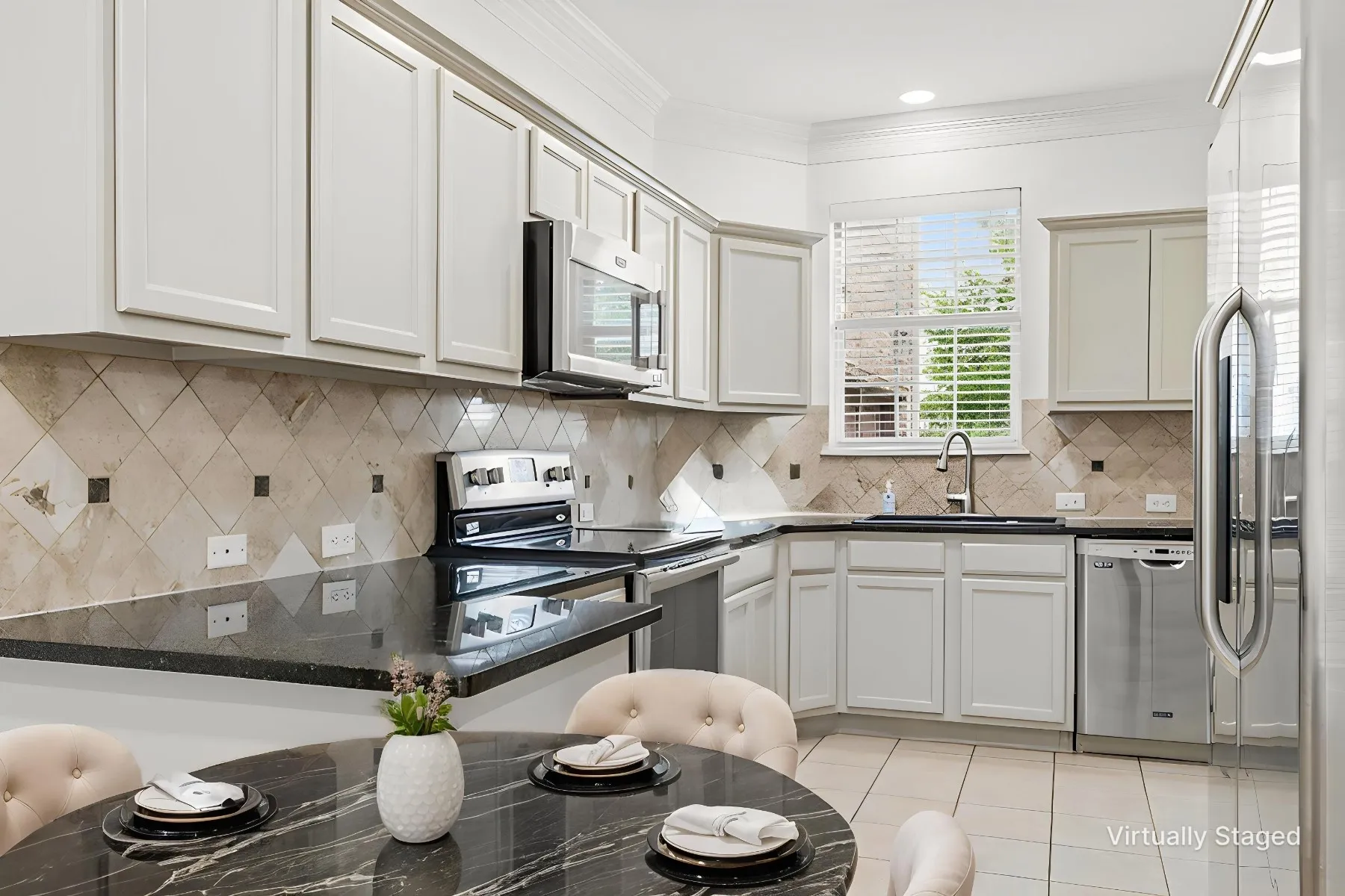 Townhouse For Sale in Dallas County , 2117 Parkview, Carrollton, Texas 75006, 3 Bedroom, 3 Bathroom, 2 Garage spaces, 1,428 Sqft, built in 2007, mls#21361818, Real Estate Agent in Carrollton, Homes For Sale in Dallas county, Homes For Sale in Carrollton, Realtor in Carrollton Texas, Real Estate Brokerage Independent Realty Texas, Luminita Cordes Realtor