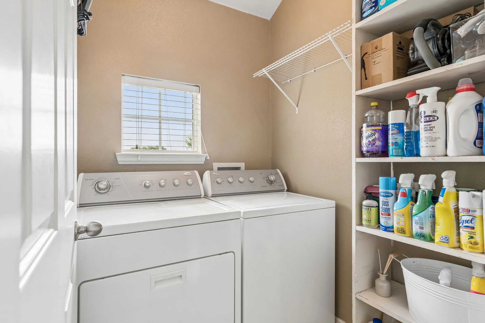 Townhouse For Sale in Dallas County , 2117 Parkview, Carrollton, Texas 75006, 3 Bedroom, 3 Bathroom, 2 Garage spaces, 1,428 Sqft, built in 2007, mls#21361818, Real Estate Agent in Carrollton, Homes For Sale in Dallas county, Homes For Sale in Carrollton, Realtor in Carrollton Texas, Real Estate Brokerage Independent Realty Texas, Luminita Cordes Realtor