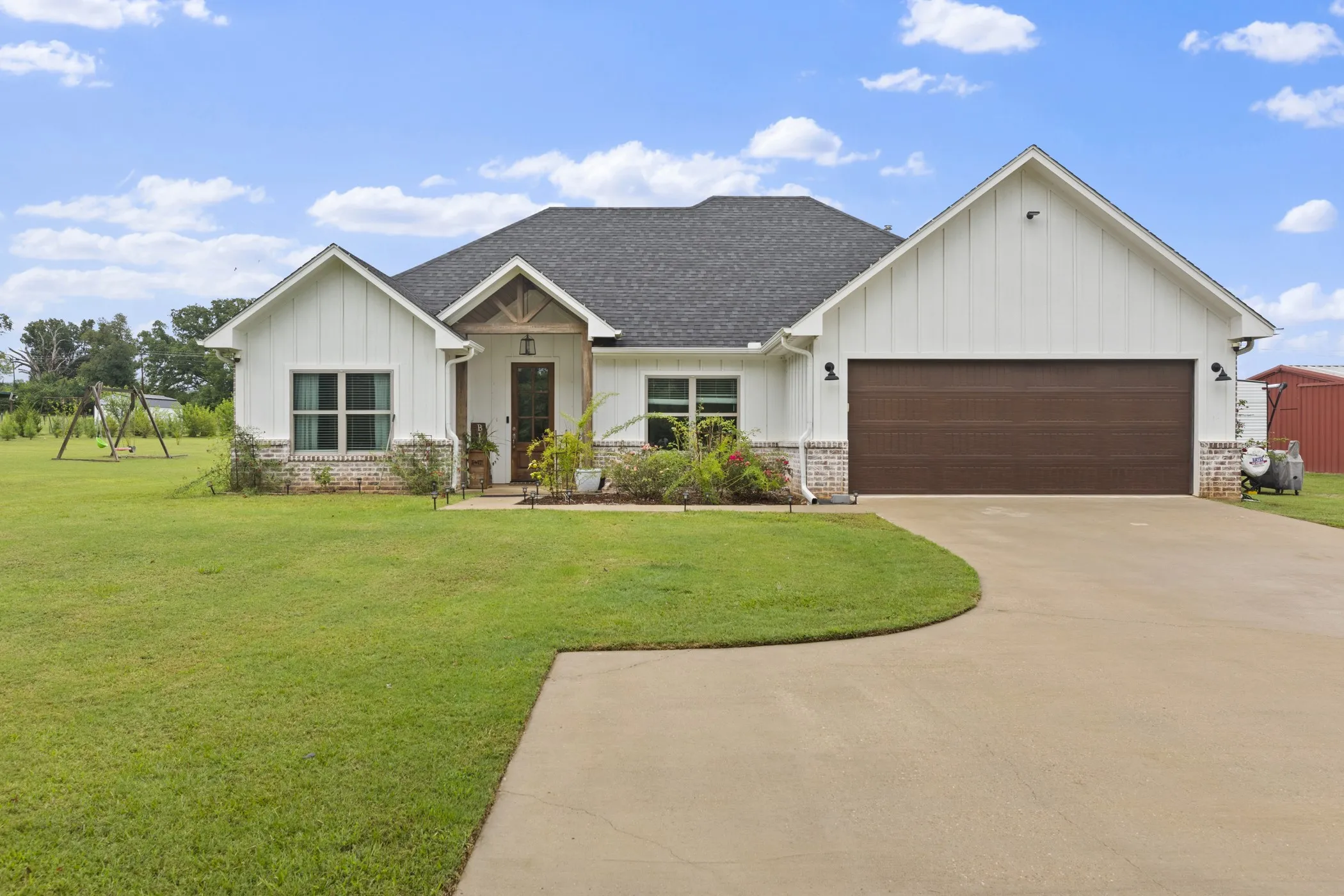 Single Family Residence For Sale in Smith County , 22477 County Road 2166, Troup, Texas 75789, 4 Bedroom, 2 Bathroom, 2 Garage spaces, 1,829 Sqft, built in 2022, mls#21364944, Real Estate Agent in Troup, Homes For Sale in Smith county, Homes For Sale in Troup, Realtor in Troup Texas, Real Estate Brokerage Independent Realty Texas, Luminita Cordes Realtor