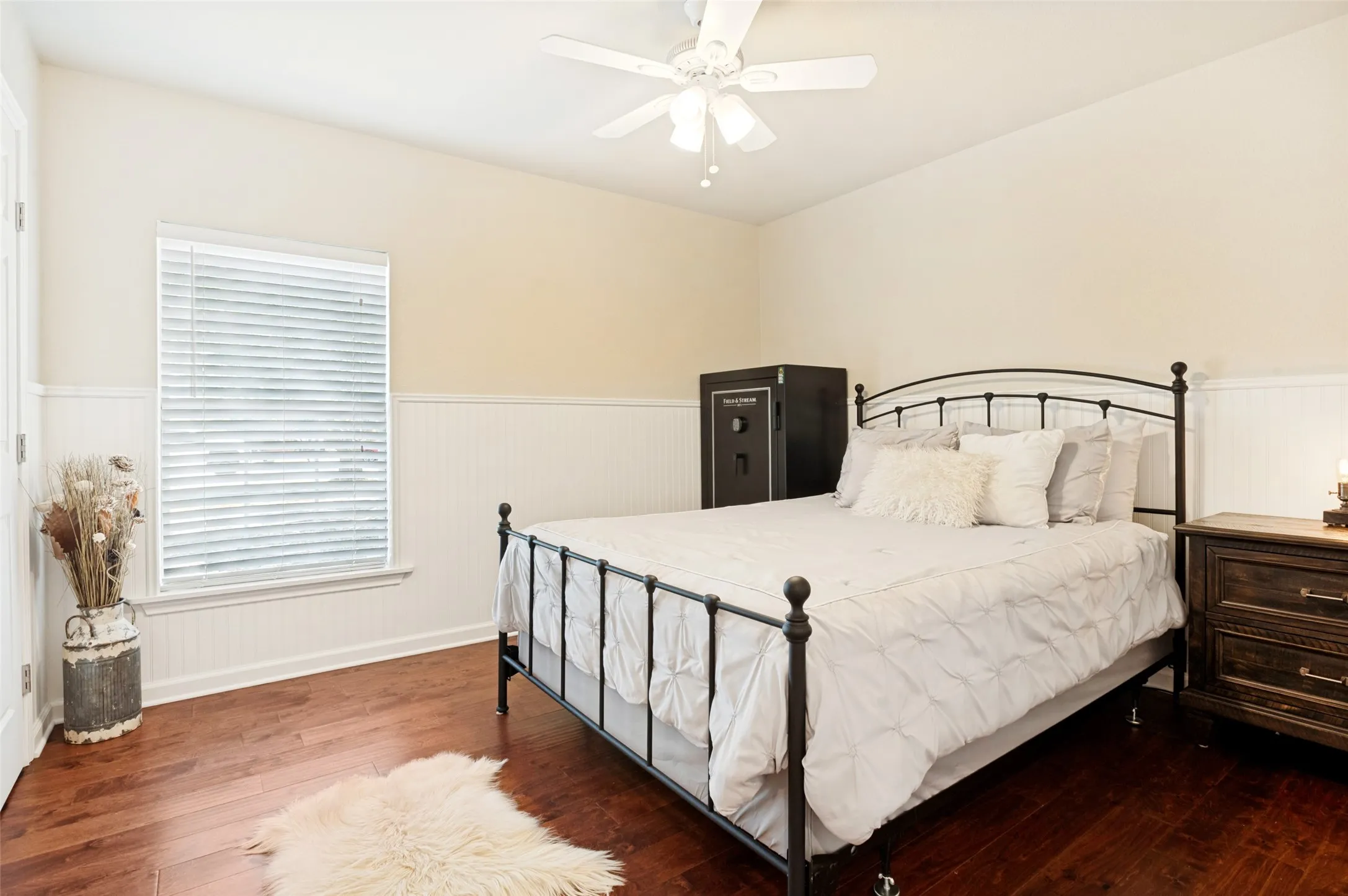 Single Family Residence For Sale in Tarrant County , 5033 Sunset Circle N, Fort Worth, Texas 76244, 3 Bedroom, 2 Bathroom, 2 Garage spaces, 1,991 Sqft, built in 1972, mls#21364299, Real Estate Agent in Fort Worth, Homes For Sale in Tarrant county, Homes For Sale in Fort Worth, Realtor in Fort Worth Texas, Real Estate Brokerage Independent Realty Texas, Luminita Cordes Realtor