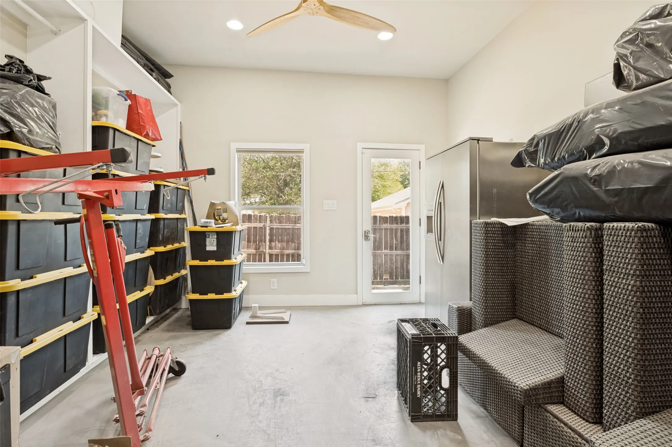 Single Family Residence For Sale in Tarrant County , 5033 Sunset Circle N, Fort Worth, Texas 76244, 3 Bedroom, 2 Bathroom, 2 Garage spaces, 1,991 Sqft, built in 1972, mls#21364299, Real Estate Agent in Fort Worth, Homes For Sale in Tarrant county, Homes For Sale in Fort Worth, Realtor in Fort Worth Texas, Real Estate Brokerage Independent Realty Texas, Luminita Cordes Realtor