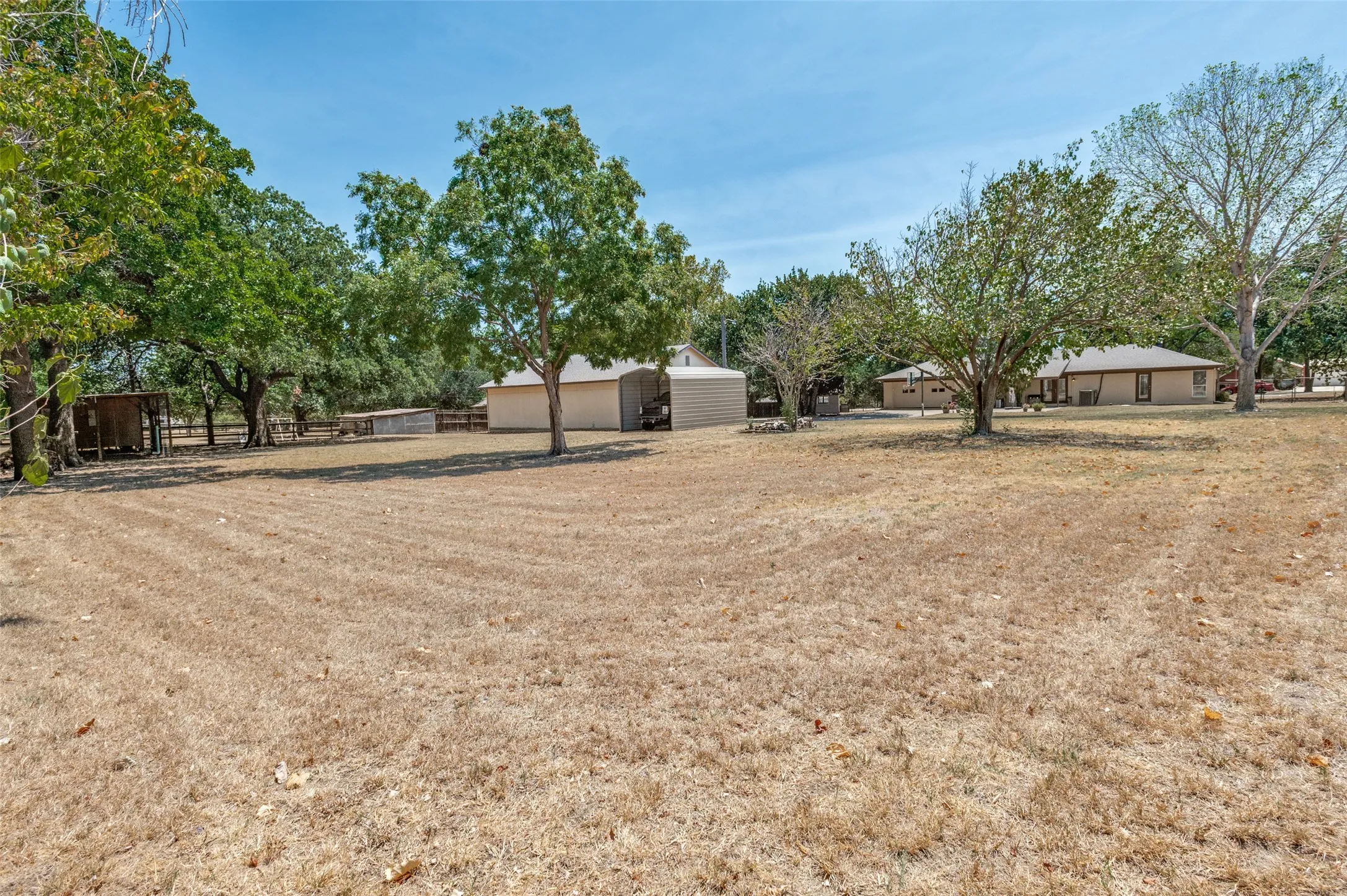Single Family Residence For Sale in Tarrant County , 5033 Sunset Circle N, Fort Worth, Texas 76244, 3 Bedroom, 2 Bathroom, 2 Garage spaces, 1,991 Sqft, built in 1972, mls#21364299, Real Estate Agent in Fort Worth, Homes For Sale in Tarrant county, Homes For Sale in Fort Worth, Realtor in Fort Worth Texas, Real Estate Brokerage Independent Realty Texas, Luminita Cordes Realtor