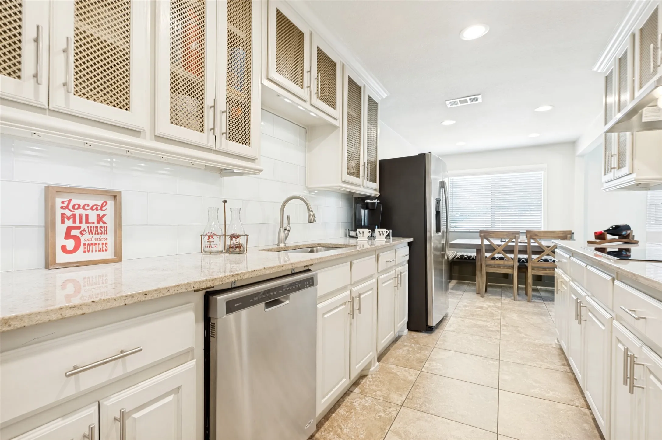 Single Family Residence For Sale in Tarrant County , 5033 Sunset Circle N, Fort Worth, Texas 76244, 3 Bedroom, 2 Bathroom, 2 Garage spaces, 1,991 Sqft, built in 1972, mls#21364299, Real Estate Agent in Fort Worth, Homes For Sale in Tarrant county, Homes For Sale in Fort Worth, Realtor in Fort Worth Texas, Real Estate Brokerage Independent Realty Texas, Luminita Cordes Realtor