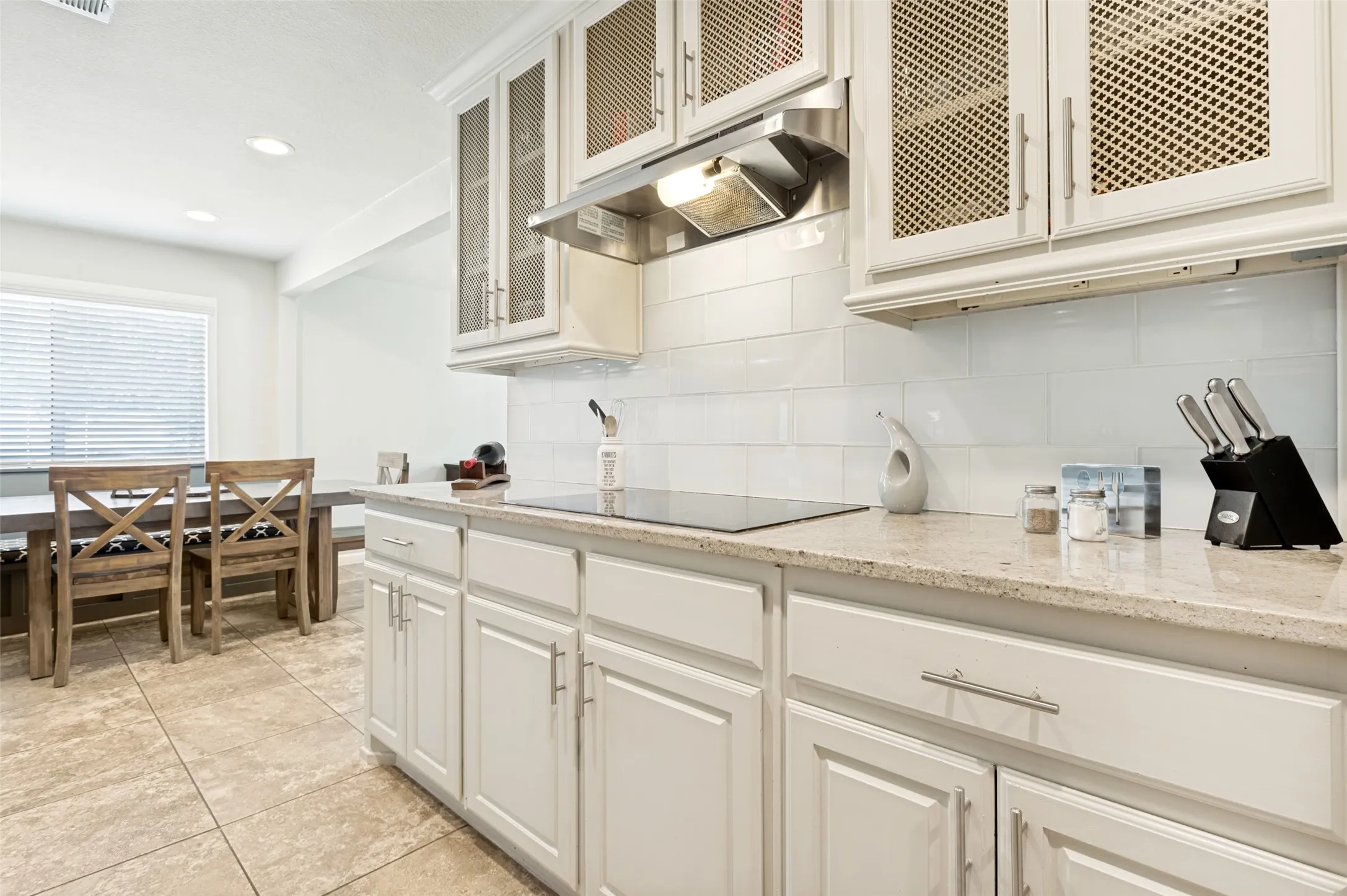 Single Family Residence For Sale in Tarrant County , 5033 Sunset Circle N, Fort Worth, Texas 76244, 3 Bedroom, 2 Bathroom, 2 Garage spaces, 1,991 Sqft, built in 1972, mls#21364299, Real Estate Agent in Fort Worth, Homes For Sale in Tarrant county, Homes For Sale in Fort Worth, Realtor in Fort Worth Texas, Real Estate Brokerage Independent Realty Texas, Luminita Cordes Realtor