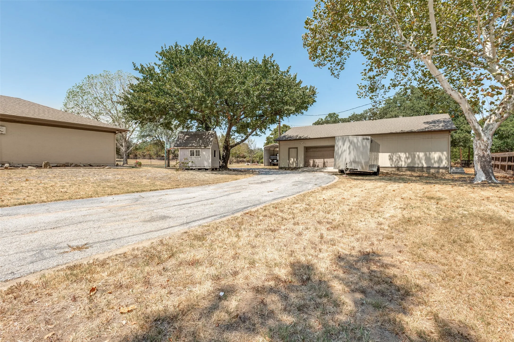 Single Family Residence For Sale in Tarrant County , 5033 Sunset Circle N, Fort Worth, Texas 76244, 3 Bedroom, 2 Bathroom, 2 Garage spaces, 1,991 Sqft, built in 1972, mls#21364299, Real Estate Agent in Fort Worth, Homes For Sale in Tarrant county, Homes For Sale in Fort Worth, Realtor in Fort Worth Texas, Real Estate Brokerage Independent Realty Texas, Luminita Cordes Realtor