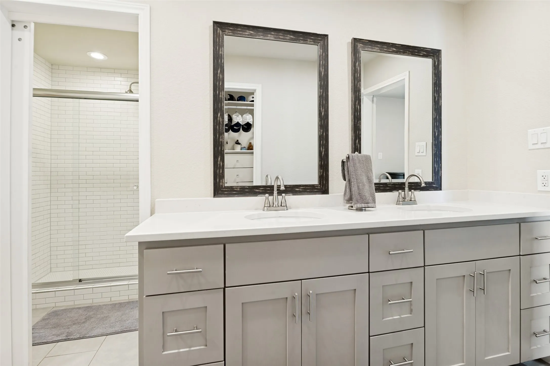Single Family Residence For Sale in Tarrant County , 5033 Sunset Circle N, Fort Worth, Texas 76244, 3 Bedroom, 2 Bathroom, 2 Garage spaces, 1,991 Sqft, built in 1972, mls#21364299, Real Estate Agent in Fort Worth, Homes For Sale in Tarrant county, Homes For Sale in Fort Worth, Realtor in Fort Worth Texas, Real Estate Brokerage Independent Realty Texas, Luminita Cordes Realtor