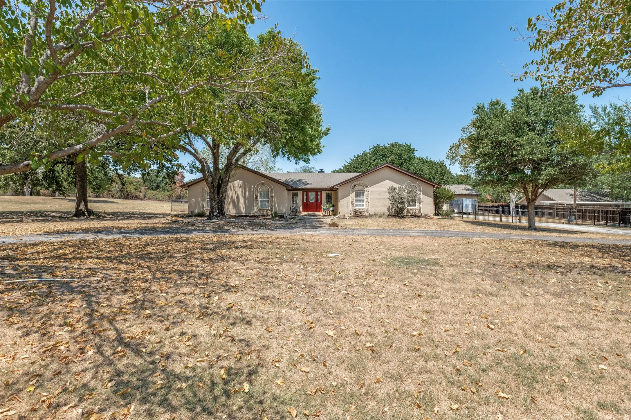 Single Family Residence For Sale in Tarrant County , 5033 Sunset Circle N, Fort Worth, Texas 76244, 3 Bedroom, 2 Bathroom, 2 Garage spaces, 1,991 Sqft, built in 1972, mls#21364299, Real Estate Agent in Fort Worth, Homes For Sale in Tarrant county, Homes For Sale in Fort Worth, Realtor in Fort Worth Texas, Real Estate Brokerage Independent Realty Texas, Luminita Cordes Realtor