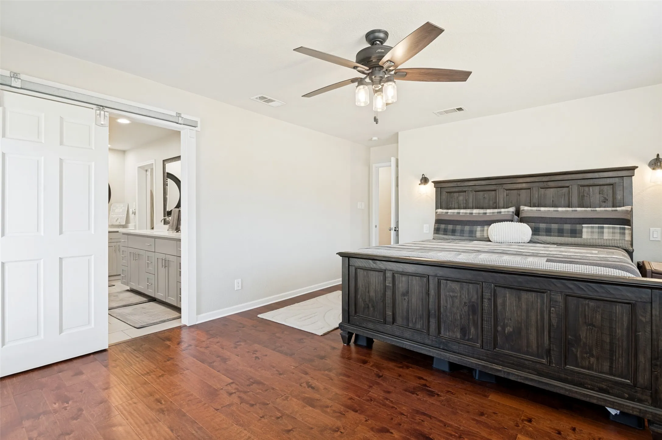 Single Family Residence For Sale in Tarrant County , 5033 Sunset Circle N, Fort Worth, Texas 76244, 3 Bedroom, 2 Bathroom, 2 Garage spaces, 1,991 Sqft, built in 1972, mls#21364299, Real Estate Agent in Fort Worth, Homes For Sale in Tarrant county, Homes For Sale in Fort Worth, Realtor in Fort Worth Texas, Real Estate Brokerage Independent Realty Texas, Luminita Cordes Realtor