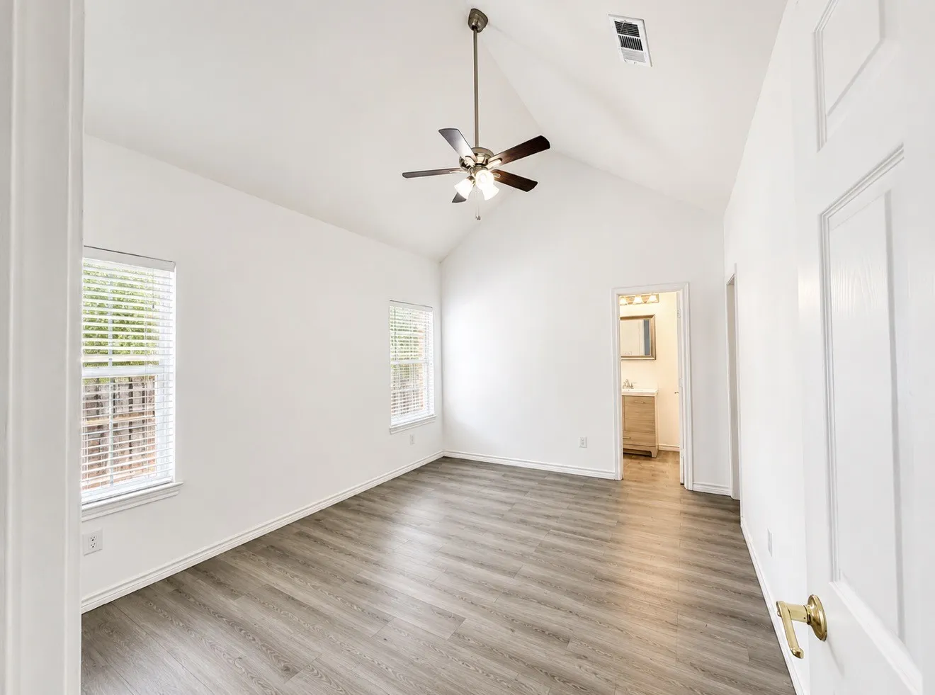 Single Family Residence For Rent in Ellis County , 703 Perry Avenue, Waxahachie, Texas 75165, 3 Bedroom, 2 Bathroom, 1 Garage spaces, 1,378 Sqft, built in 2018, mls#21359564, Real Estate Agent in Waxahachie, Homes For Rent in Ellis county, Homes For Rent in Waxahachie, Realtor in Waxahachie Texas, Real Estate Brokerage Independent Realty Texas, Luminita Cordes Realtor