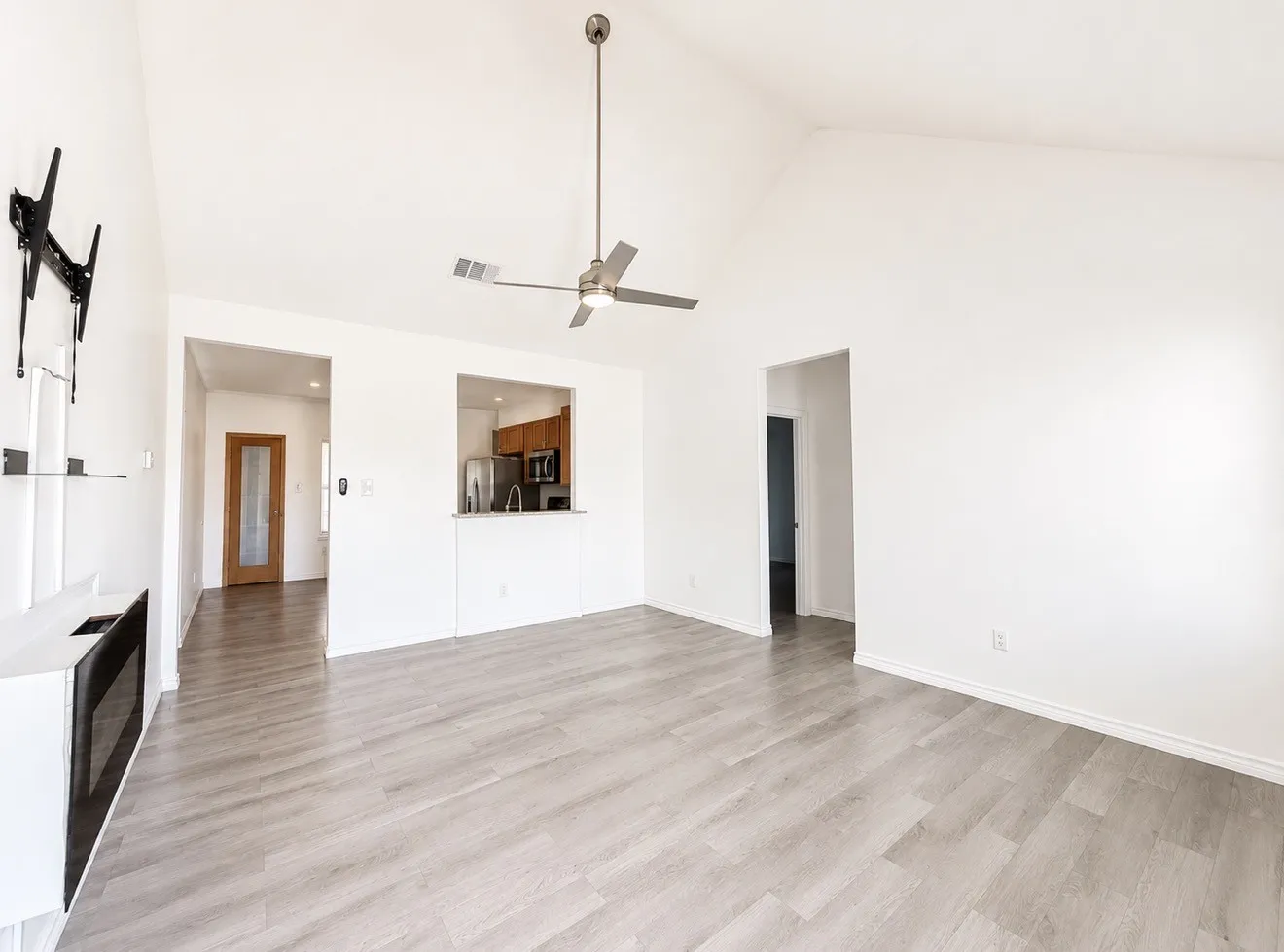 Single Family Residence For Rent in Ellis County , 703 Perry Avenue, Waxahachie, Texas 75165, 3 Bedroom, 2 Bathroom, 1 Garage spaces, 1,378 Sqft, built in 2018, mls#21359564, Real Estate Agent in Waxahachie, Homes For Rent in Ellis county, Homes For Rent in Waxahachie, Realtor in Waxahachie Texas, Real Estate Brokerage Independent Realty Texas, Luminita Cordes Realtor