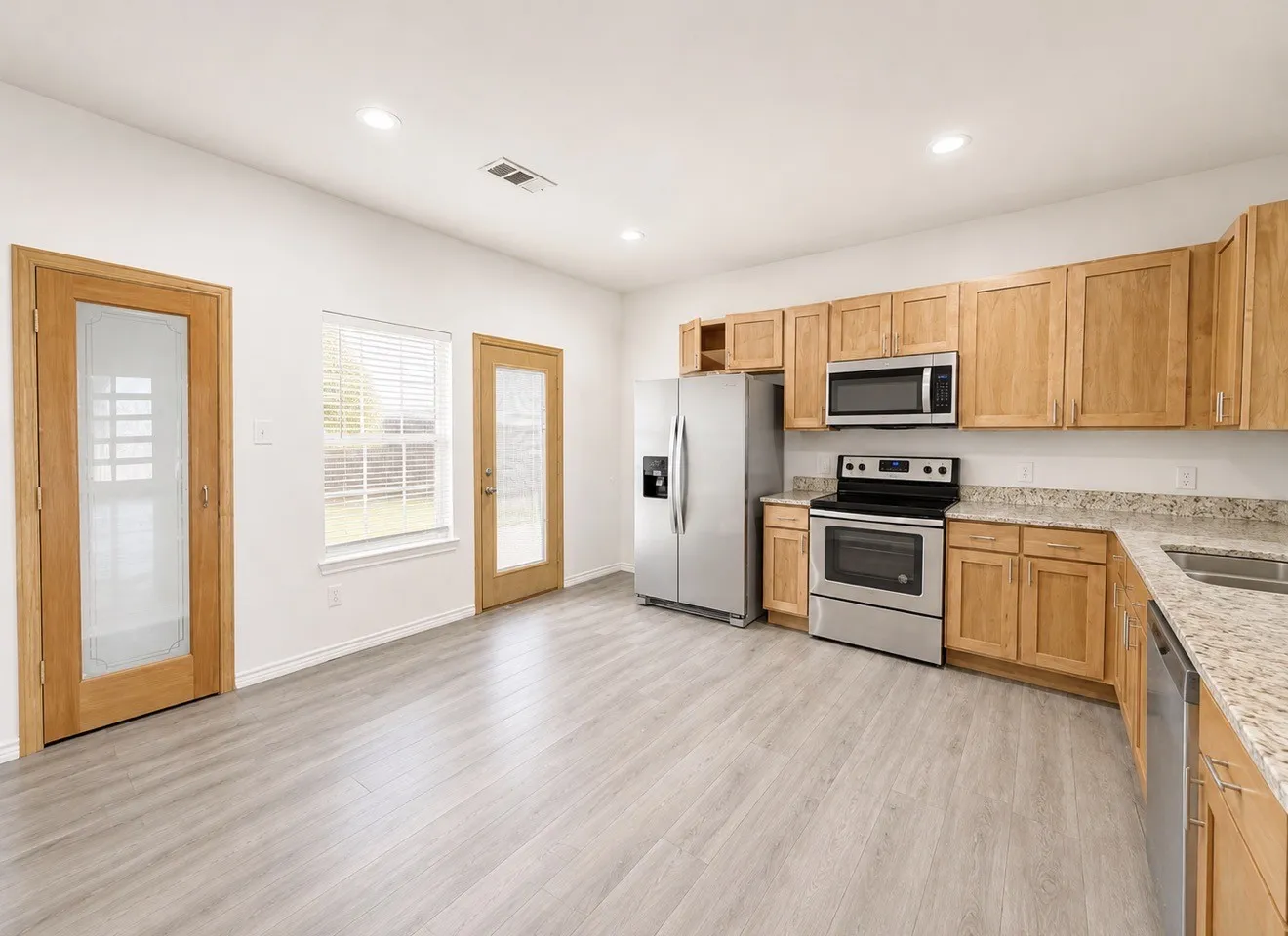 Single Family Residence For Rent in Ellis County , 703 Perry Avenue, Waxahachie, Texas 75165, 3 Bedroom, 2 Bathroom, 1 Garage spaces, 1,378 Sqft, built in 2018, mls#21359564, Real Estate Agent in Waxahachie, Homes For Rent in Ellis county, Homes For Rent in Waxahachie, Realtor in Waxahachie Texas, Real Estate Brokerage Independent Realty Texas, Luminita Cordes Realtor