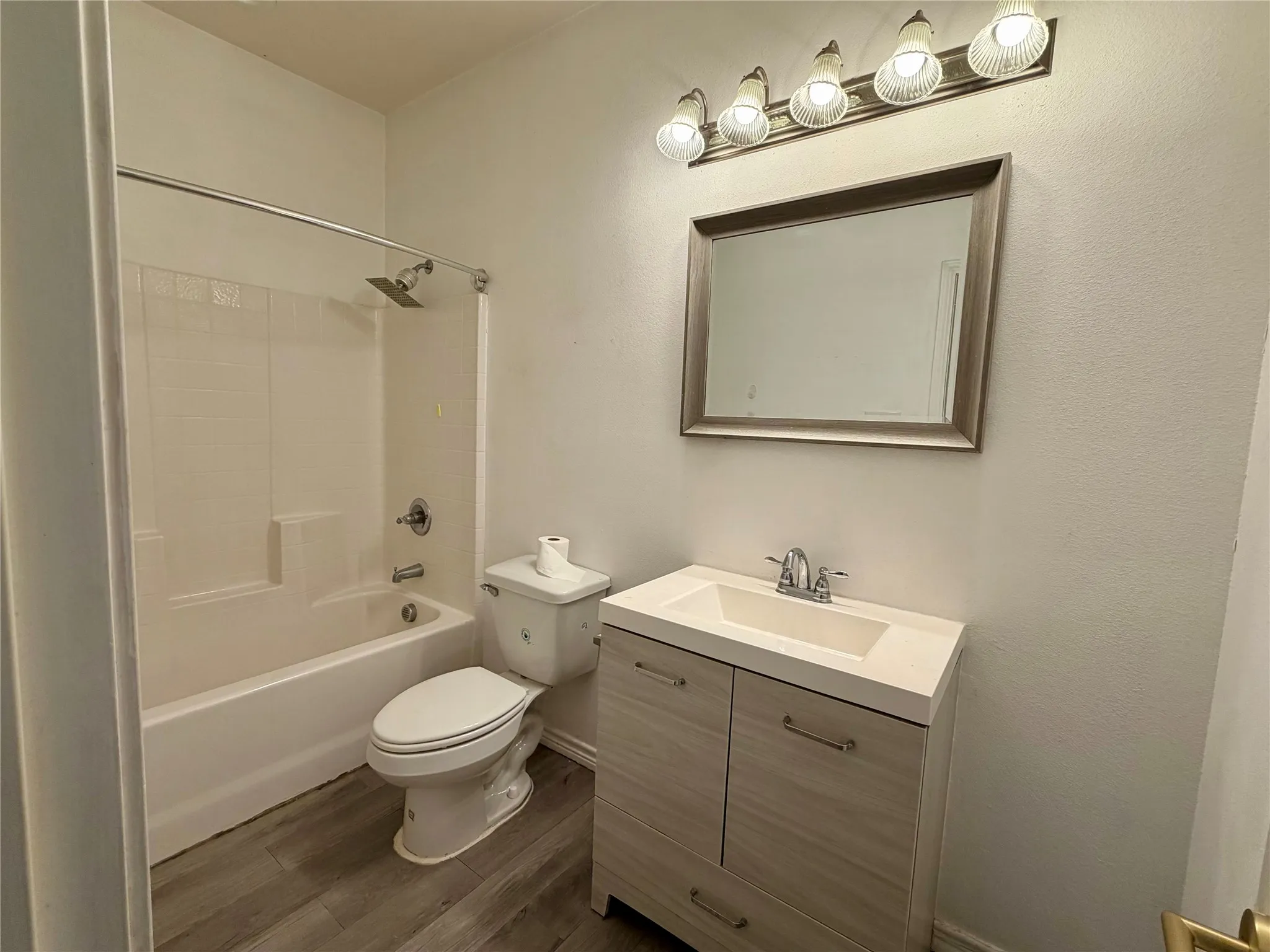 Single Family Residence For Rent in Ellis County , 703 Perry Avenue, Waxahachie, Texas 75165, 3 Bedroom, 2 Bathroom, 1 Garage spaces, 1,378 Sqft, built in 2018, mls#21359564, Real Estate Agent in Waxahachie, Homes For Rent in Ellis county, Homes For Rent in Waxahachie, Realtor in Waxahachie Texas, Real Estate Brokerage Independent Realty Texas, Luminita Cordes Realtor