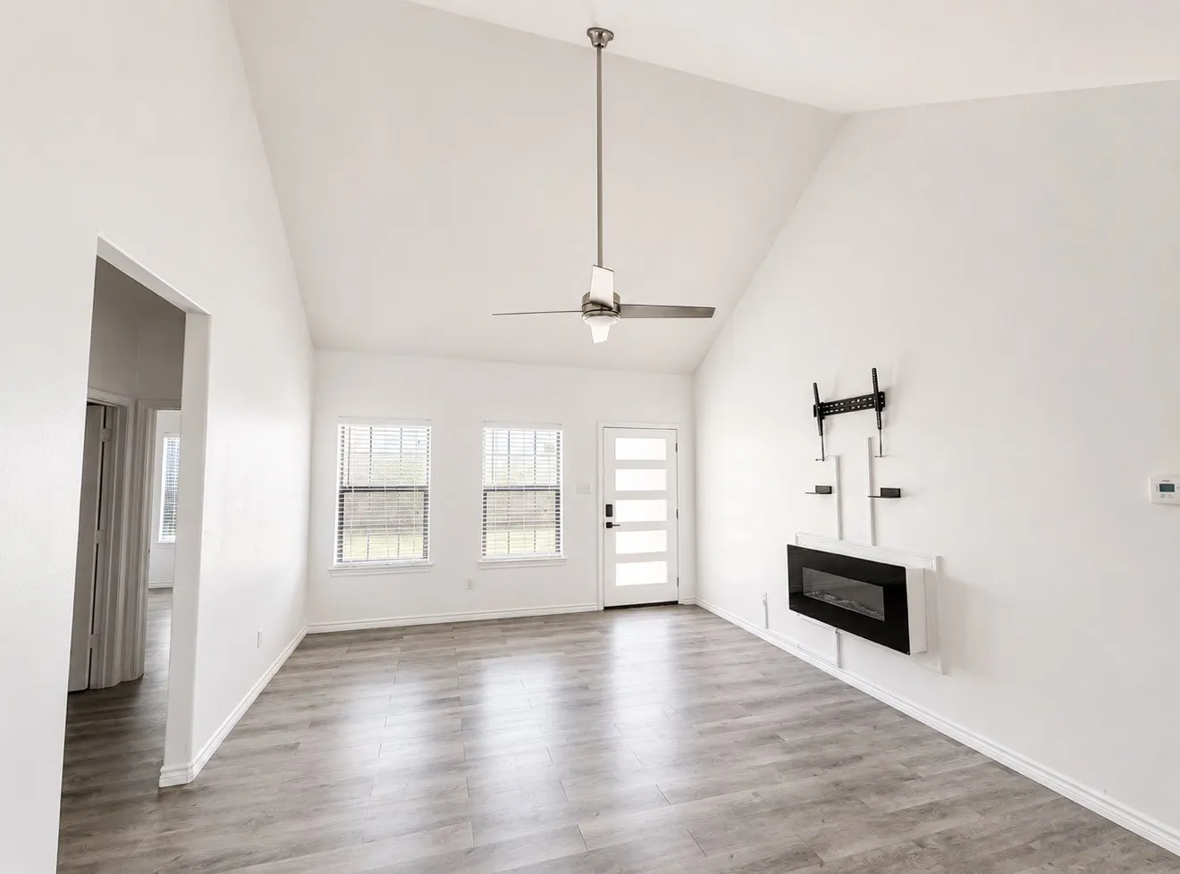 Single Family Residence For Rent in Ellis County , 703 Perry Avenue, Waxahachie, Texas 75165, 3 Bedroom, 2 Bathroom, 1 Garage spaces, 1,378 Sqft, built in 2018, mls#21359564, Real Estate Agent in Waxahachie, Homes For Rent in Ellis county, Homes For Rent in Waxahachie, Realtor in Waxahachie Texas, Real Estate Brokerage Independent Realty Texas, Luminita Cordes Realtor