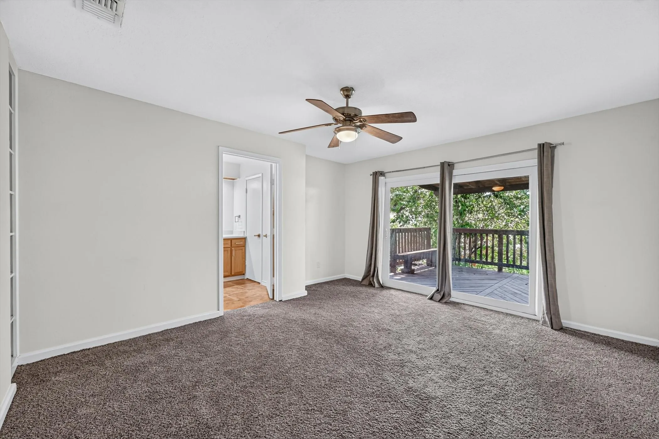 Single Family Residence For Sale in Tarrant County , 4610 Bellefontaine Court, Arlington, Texas 76017, 4 Bedroom, 2 Bathroom, 2 Garage spaces, 2,233 Sqft, built in 1979, mls#21364792, Real Estate Agent in Arlington, Homes For Sale in Tarrant county, Homes For Sale in Arlington, Realtor in Arlington Texas, Real Estate Brokerage Independent Realty Texas, Luminita Cordes Realtor