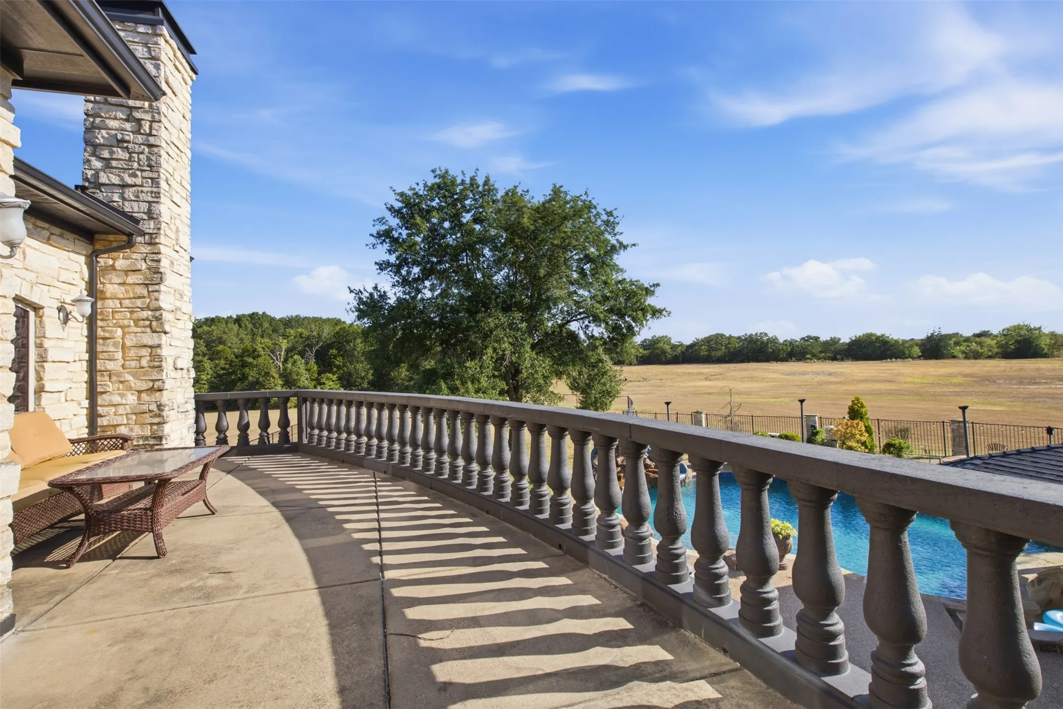 Single Family Residence For Sale in Kaufman County , 9797 County Road 312, Terrell, Texas 75161, 5 Bedroom, 4 Bathroom, 2 Garage spaces, 4,722 Sqft, built in 2006, mls#21363230, Real Estate Agent in Terrell, Homes For Sale in Kaufman county, Homes For Sale in Terrell, Realtor in Terrell Texas, Real Estate Brokerage Independent Realty Texas, Luminita Cordes Realtor