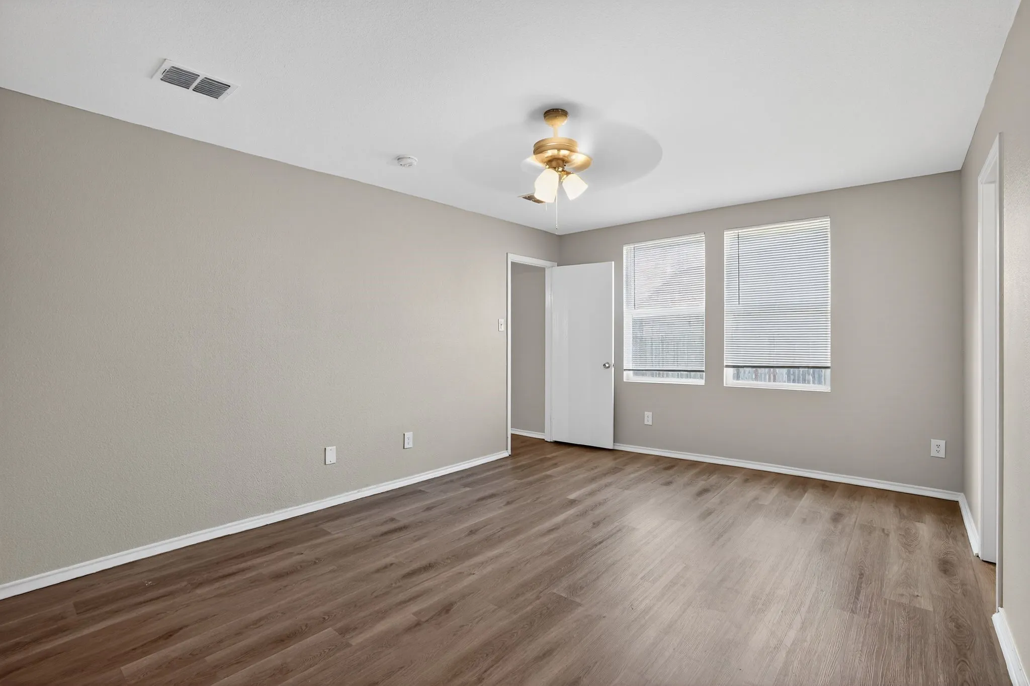 Single Family Residence For Sale in Tarrant County , 9236 Cheswick Drive, Fort Worth, Texas 76123, 4 Bedroom, 2 Bathroom, 2 Garage spaces, 2,262 Sqft, built in 2006, mls#21364999, Real Estate Agent in Fort Worth, Homes For Sale in Tarrant county, Homes For Sale in Fort Worth, Realtor in Fort Worth Texas, Real Estate Brokerage Independent Realty Texas, Luminita Cordes Realtor