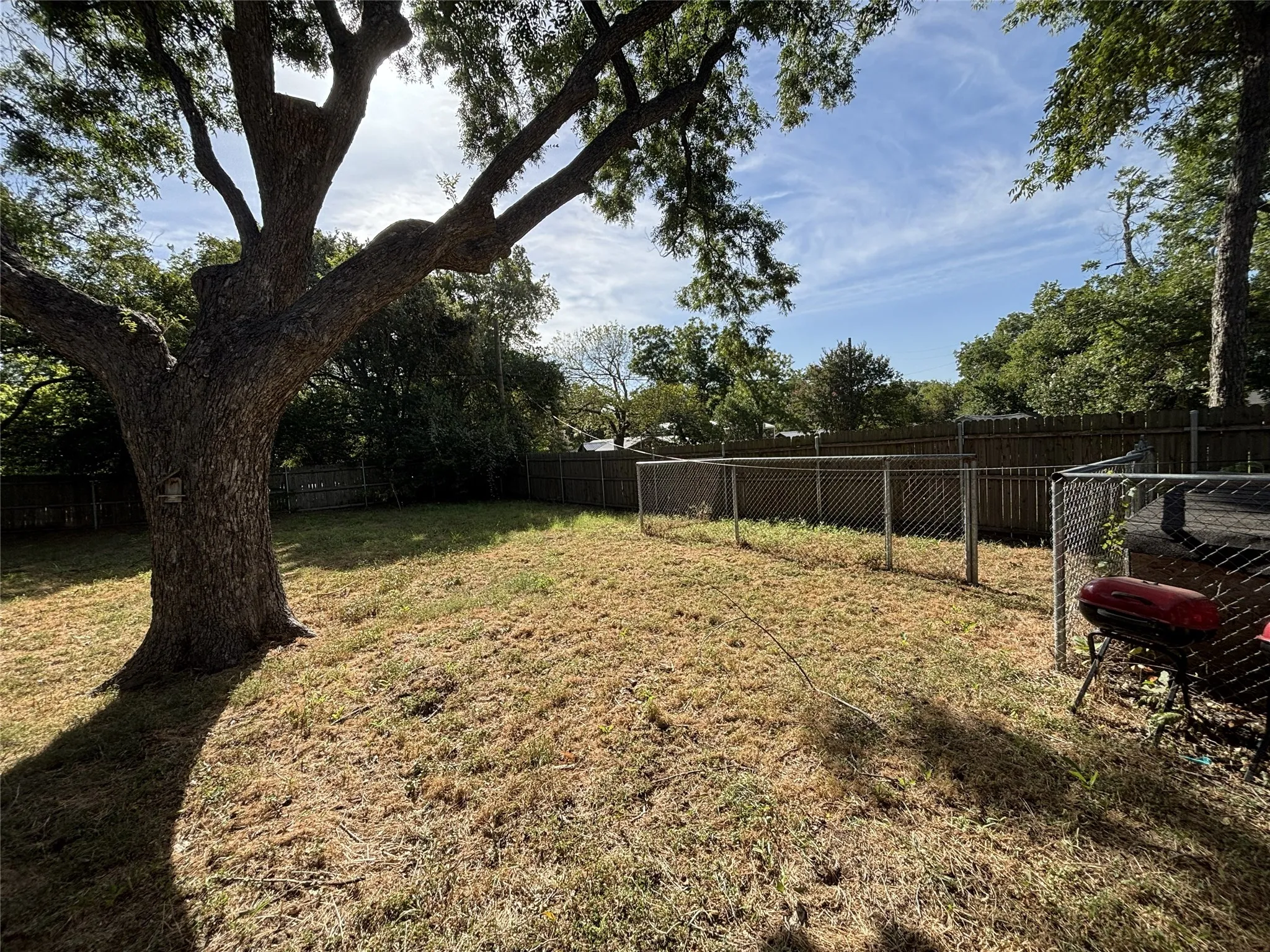 Single Family Residence For Sale in Johnson County , 107 College Street, Joshua, Texas 76058, 3 Bedroom, 2 Bathroom, Garage spaces, 1,344 Sqft, built in 1904, mls#21364641, Real Estate Agent in Joshua, Homes For Sale in Johnson county, Homes For Sale in Joshua, Realtor in Joshua Texas, Real Estate Brokerage Independent Realty Texas, Luminita Cordes Realtor
