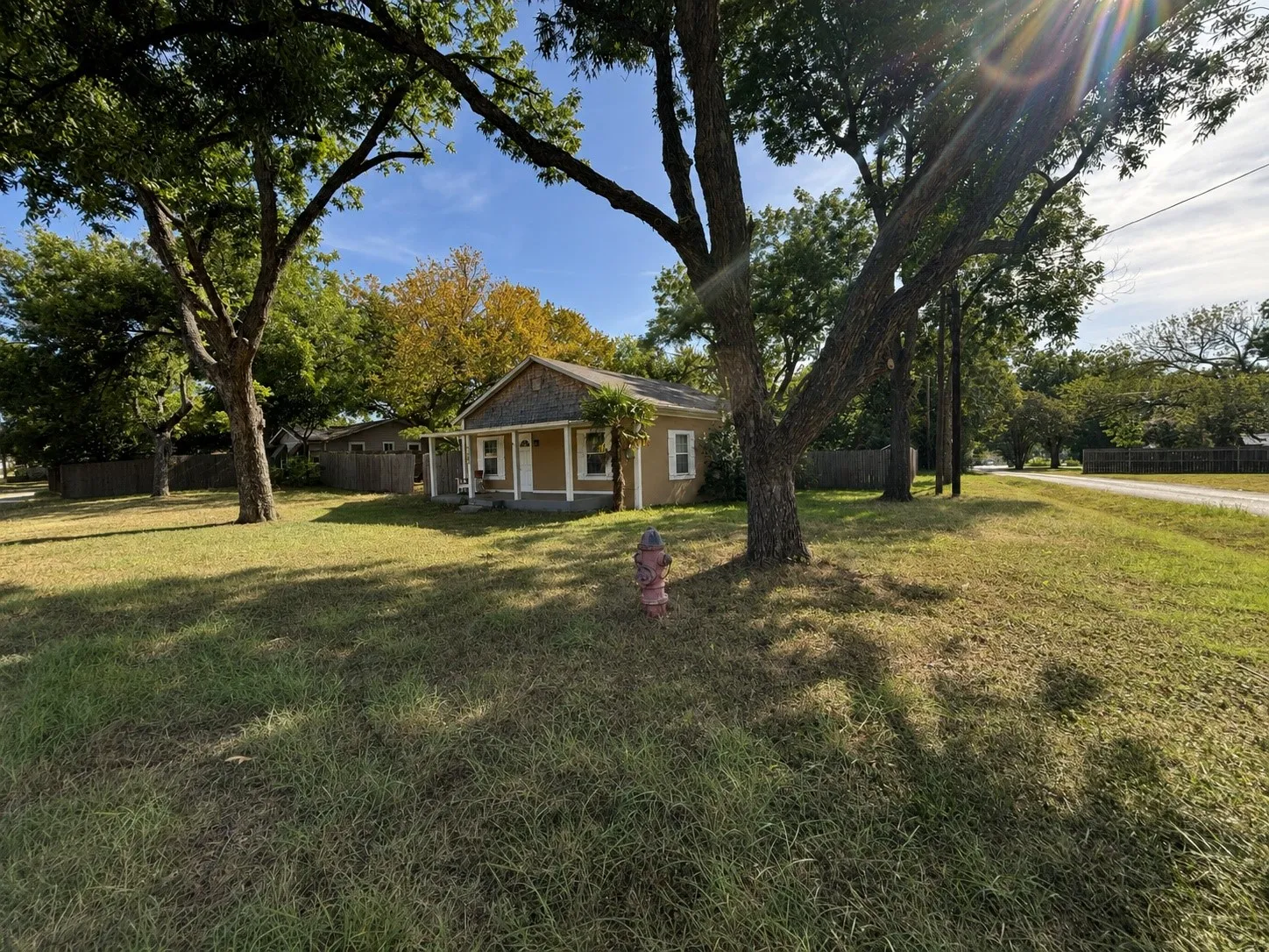 Single Family Residence For Sale in Johnson County , 107 College Street, Joshua, Texas 76058, 3 Bedroom, 2 Bathroom, Garage spaces, 1,344 Sqft, built in 1904, mls#21364641, Real Estate Agent in Joshua, Homes For Sale in Johnson county, Homes For Sale in Joshua, Realtor in Joshua Texas, Real Estate Brokerage Independent Realty Texas, Luminita Cordes Realtor