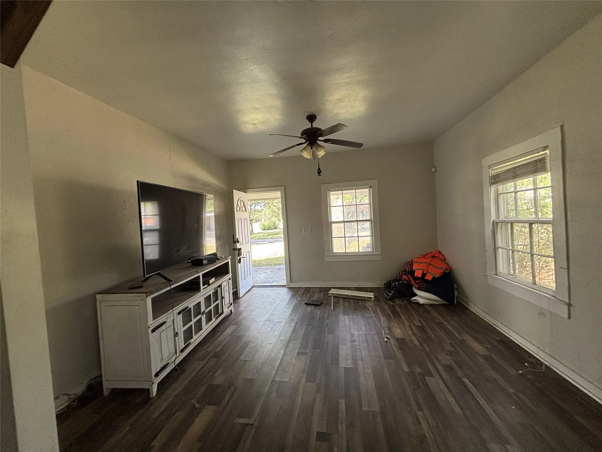 Single Family Residence For Sale in Johnson County , 107 College Street, Joshua, Texas 76058, 3 Bedroom, 2 Bathroom, Garage spaces, 1,344 Sqft, built in 1904, mls#21364641, Real Estate Agent in Joshua, Homes For Sale in Johnson county, Homes For Sale in Joshua, Realtor in Joshua Texas, Real Estate Brokerage Independent Realty Texas, Luminita Cordes Realtor