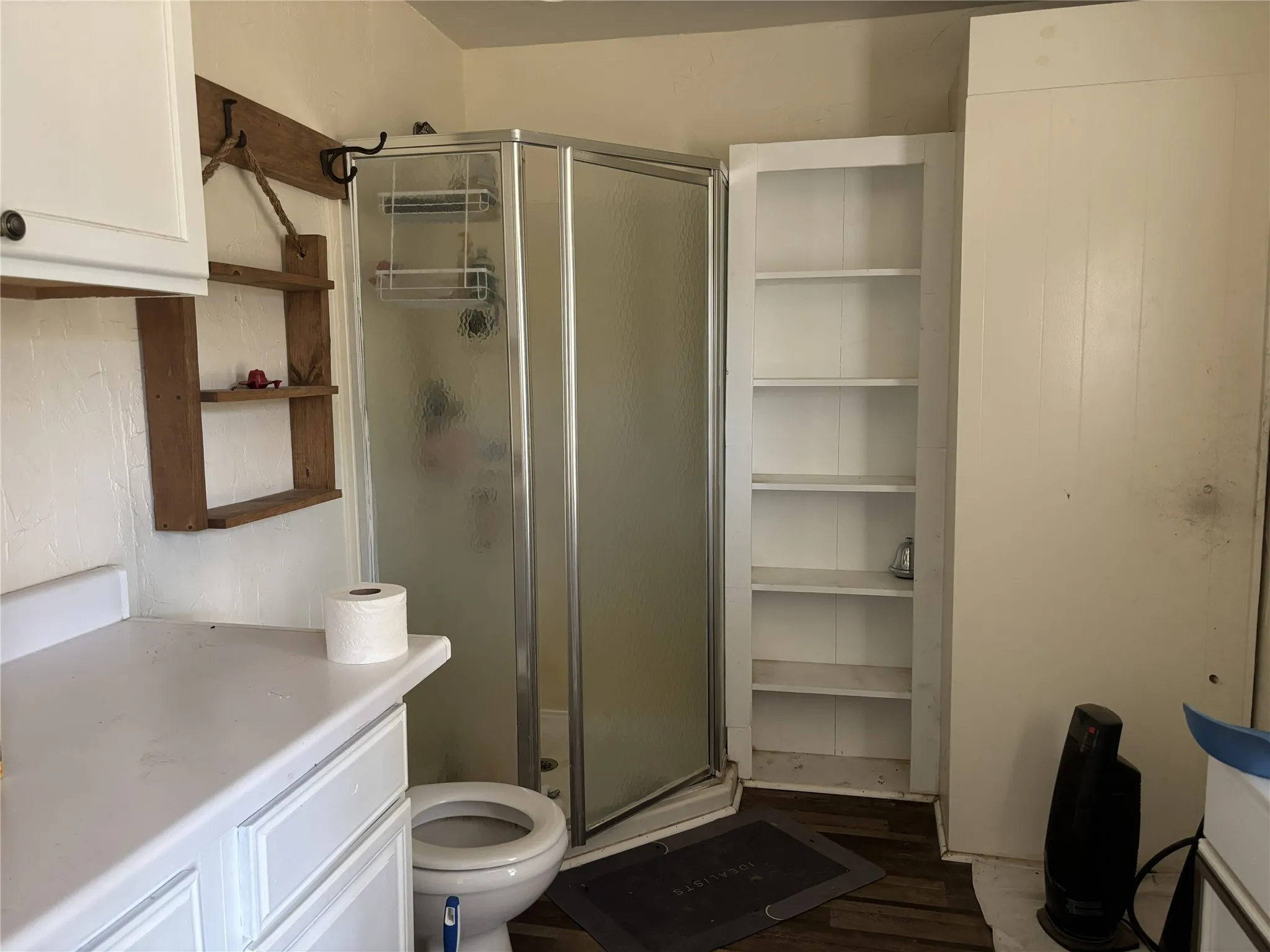Single Family Residence For Sale in Johnson County , 107 College Street, Joshua, Texas 76058, 3 Bedroom, 2 Bathroom, Garage spaces, 1,344 Sqft, built in 1904, mls#21364641, Real Estate Agent in Joshua, Homes For Sale in Johnson county, Homes For Sale in Joshua, Realtor in Joshua Texas, Real Estate Brokerage Independent Realty Texas, Luminita Cordes Realtor