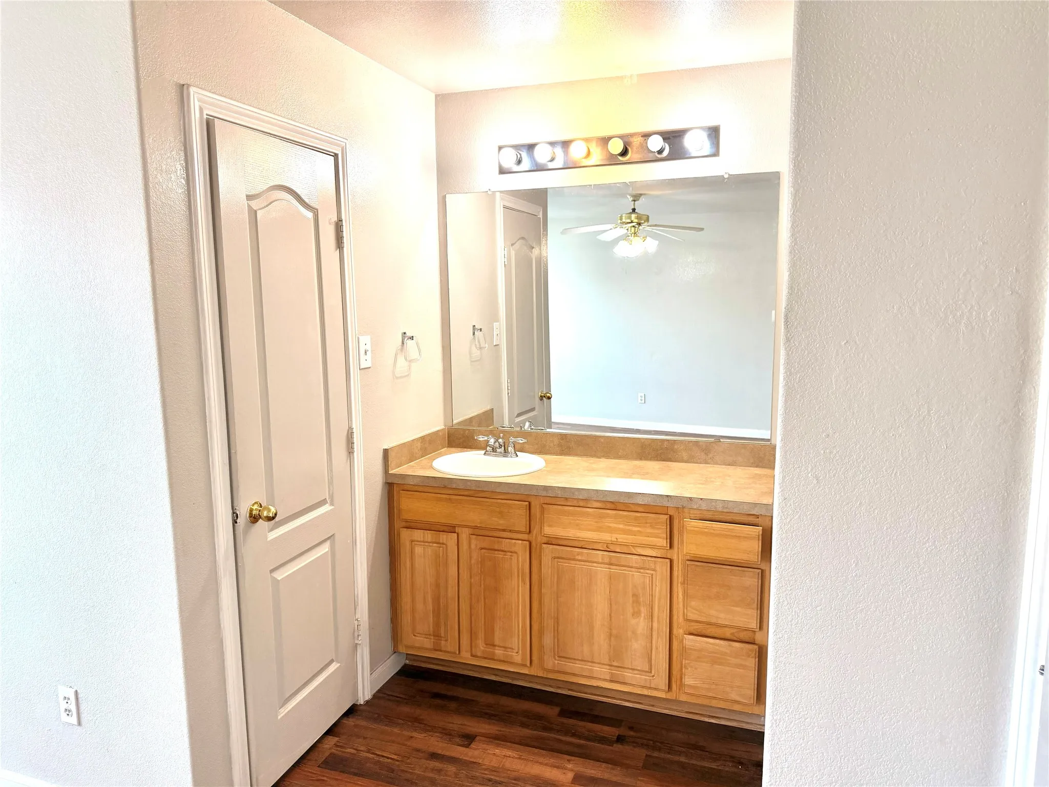 Single Family Residence For Sale in Tarrant County , 9212 Coral Lane, Fort Worth, Texas 76140, 3 Bedroom, 2 Bathroom, 2 Garage spaces, 1,416 Sqft, built in 2006, mls#21365003, Real Estate Agent in Fort Worth, Homes For Sale in Tarrant county, Homes For Sale in Fort Worth, Realtor in Fort Worth Texas, Real Estate Brokerage Independent Realty Texas, Luminita Cordes Realtor