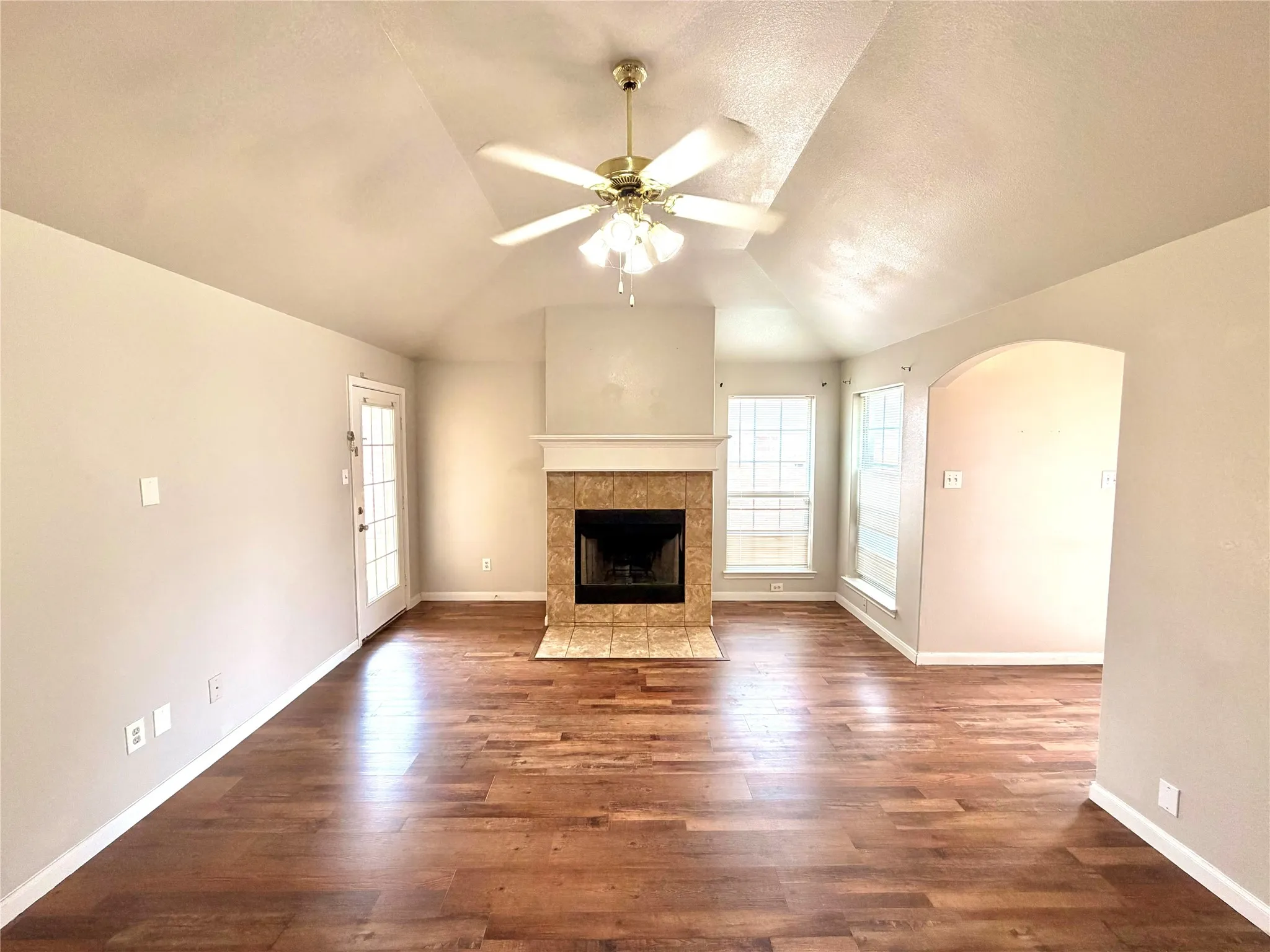 Single Family Residence For Sale in Tarrant County , 9212 Coral Lane, Fort Worth, Texas 76140, 3 Bedroom, 2 Bathroom, 2 Garage spaces, 1,416 Sqft, built in 2006, mls#21365003, Real Estate Agent in Fort Worth, Homes For Sale in Tarrant county, Homes For Sale in Fort Worth, Realtor in Fort Worth Texas, Real Estate Brokerage Independent Realty Texas, Luminita Cordes Realtor