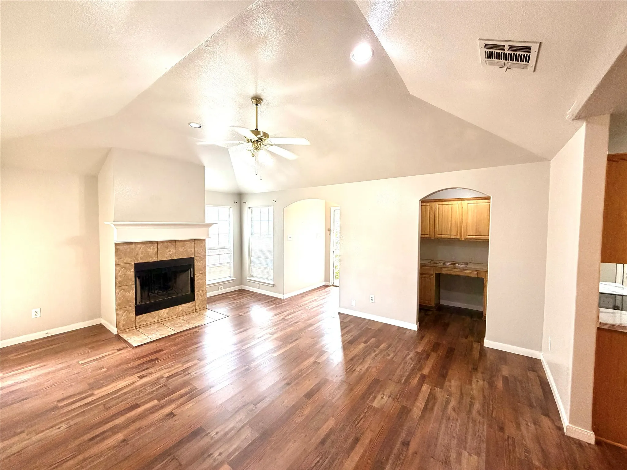 Single Family Residence For Sale in Tarrant County , 9212 Coral Lane, Fort Worth, Texas 76140, 3 Bedroom, 2 Bathroom, 2 Garage spaces, 1,416 Sqft, built in 2006, mls#21365003, Real Estate Agent in Fort Worth, Homes For Sale in Tarrant county, Homes For Sale in Fort Worth, Realtor in Fort Worth Texas, Real Estate Brokerage Independent Realty Texas, Luminita Cordes Realtor