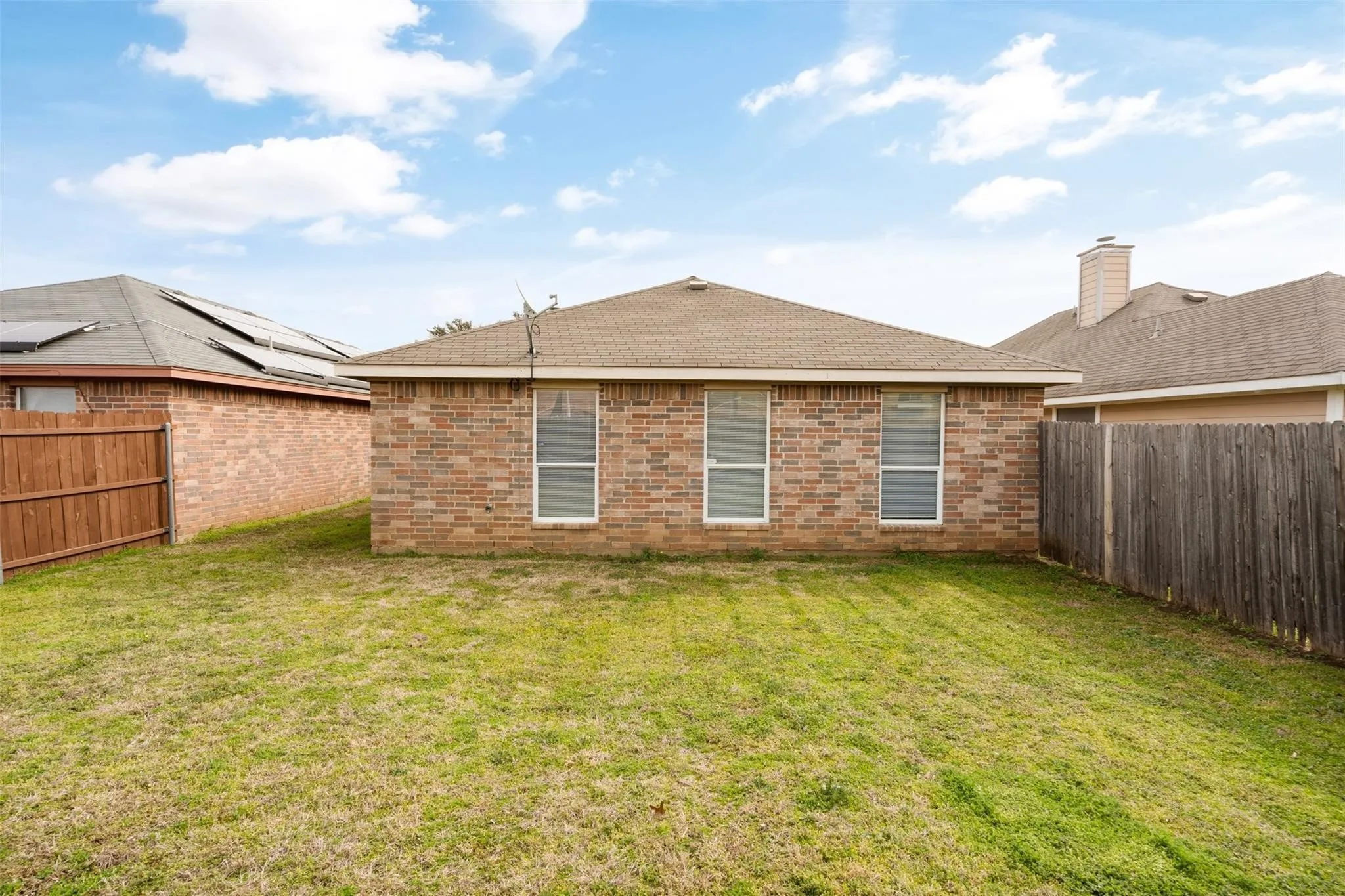 Single Family Residence For Sale in Tarrant County , 9212 Coral Lane, Fort Worth, Texas 76140, 3 Bedroom, 2 Bathroom, 2 Garage spaces, 1,416 Sqft, built in 2006, mls#21365003, Real Estate Agent in Fort Worth, Homes For Sale in Tarrant county, Homes For Sale in Fort Worth, Realtor in Fort Worth Texas, Real Estate Brokerage Independent Realty Texas, Luminita Cordes Realtor