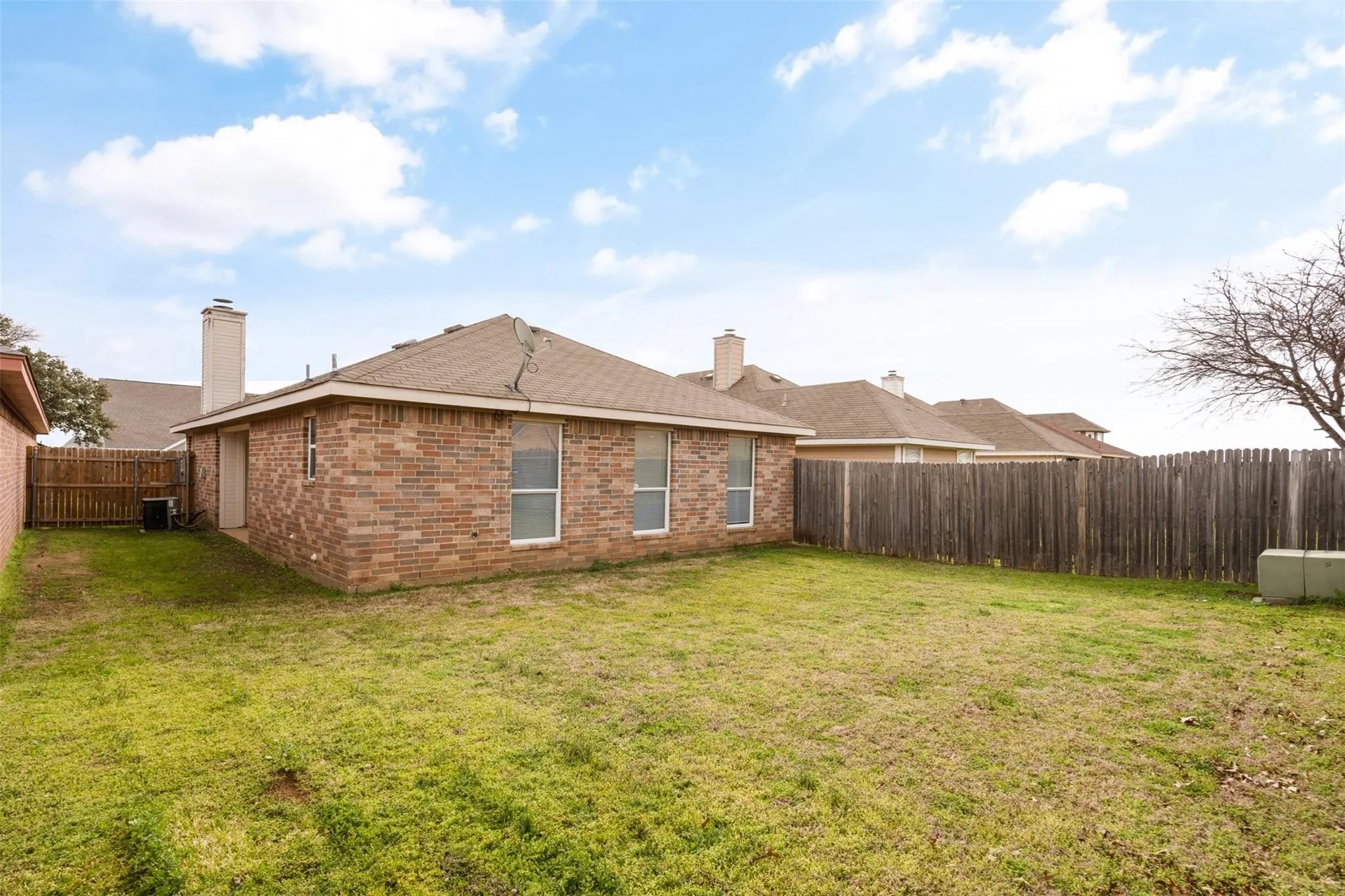 Single Family Residence For Sale in Tarrant County , 9212 Coral Lane, Fort Worth, Texas 76140, 3 Bedroom, 2 Bathroom, 2 Garage spaces, 1,416 Sqft, built in 2006, mls#21365003, Real Estate Agent in Fort Worth, Homes For Sale in Tarrant county, Homes For Sale in Fort Worth, Realtor in Fort Worth Texas, Real Estate Brokerage Independent Realty Texas, Luminita Cordes Realtor