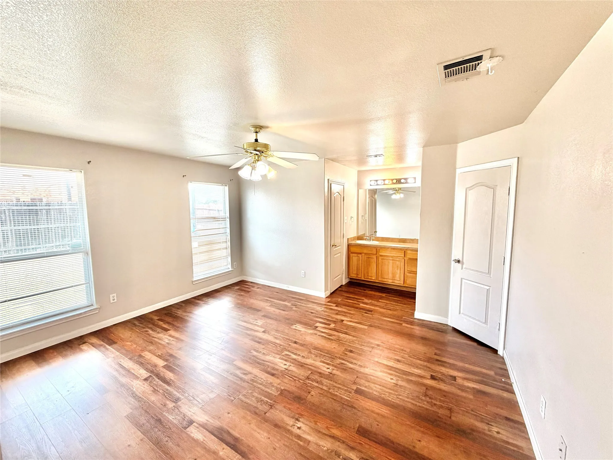 Single Family Residence For Sale in Tarrant County , 9212 Coral Lane, Fort Worth, Texas 76140, 3 Bedroom, 2 Bathroom, 2 Garage spaces, 1,416 Sqft, built in 2006, mls#21365003, Real Estate Agent in Fort Worth, Homes For Sale in Tarrant county, Homes For Sale in Fort Worth, Realtor in Fort Worth Texas, Real Estate Brokerage Independent Realty Texas, Luminita Cordes Realtor