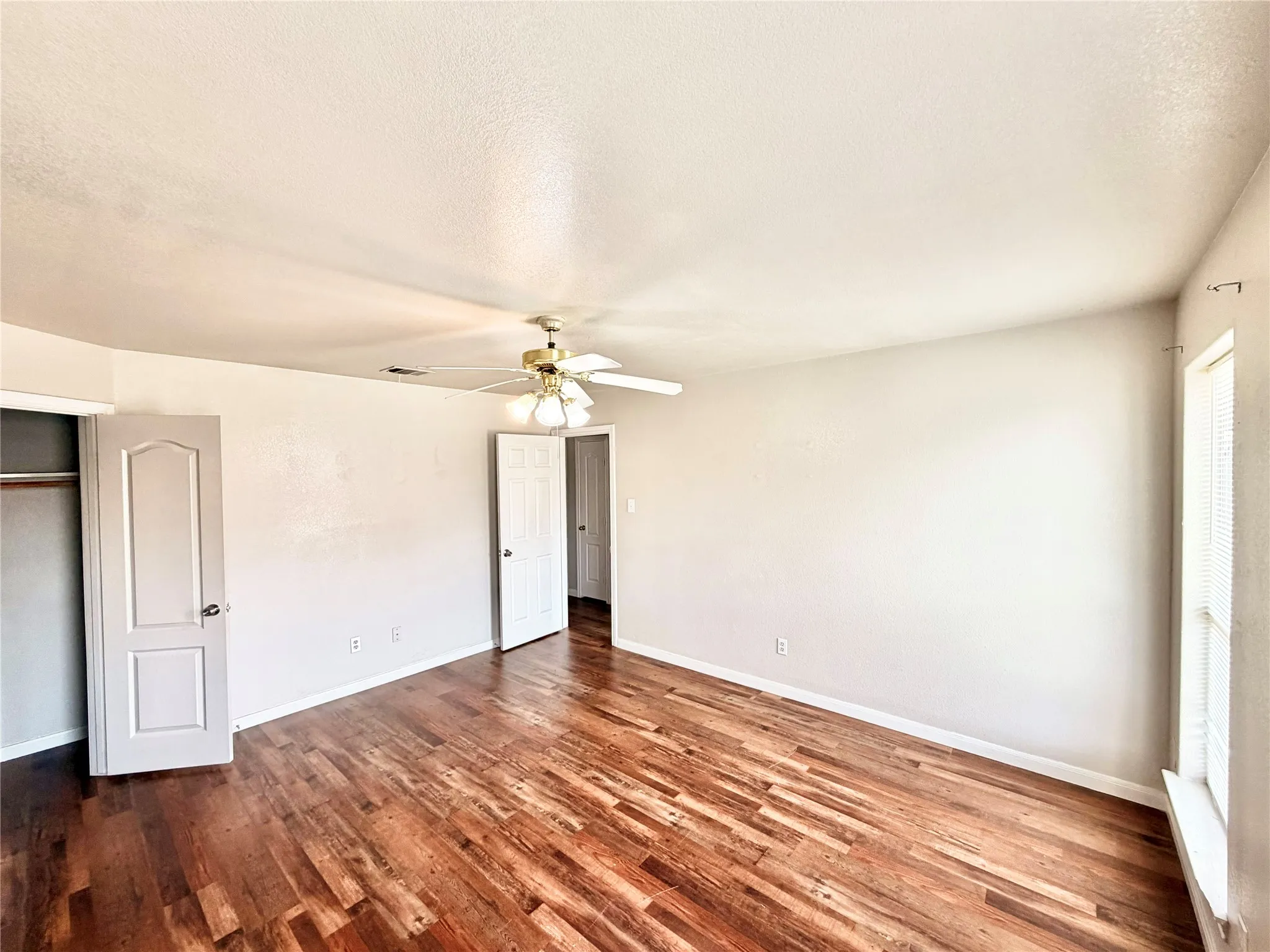 Single Family Residence For Sale in Tarrant County , 9212 Coral Lane, Fort Worth, Texas 76140, 3 Bedroom, 2 Bathroom, 2 Garage spaces, 1,416 Sqft, built in 2006, mls#21365003, Real Estate Agent in Fort Worth, Homes For Sale in Tarrant county, Homes For Sale in Fort Worth, Realtor in Fort Worth Texas, Real Estate Brokerage Independent Realty Texas, Luminita Cordes Realtor