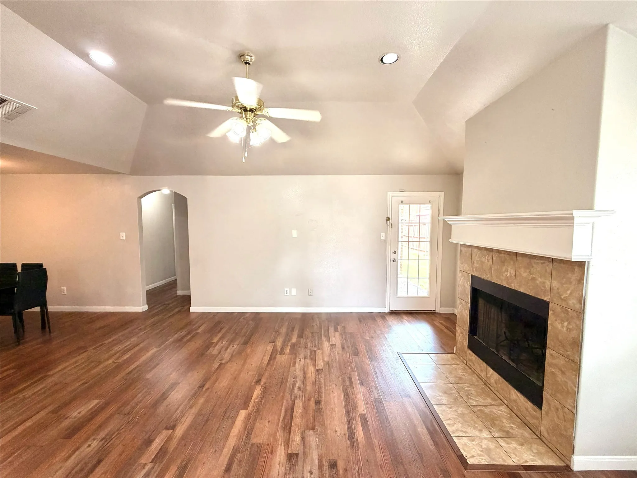 Single Family Residence For Sale in Tarrant County , 9212 Coral Lane, Fort Worth, Texas 76140, 3 Bedroom, 2 Bathroom, 2 Garage spaces, 1,416 Sqft, built in 2006, mls#21365003, Real Estate Agent in Fort Worth, Homes For Sale in Tarrant county, Homes For Sale in Fort Worth, Realtor in Fort Worth Texas, Real Estate Brokerage Independent Realty Texas, Luminita Cordes Realtor
