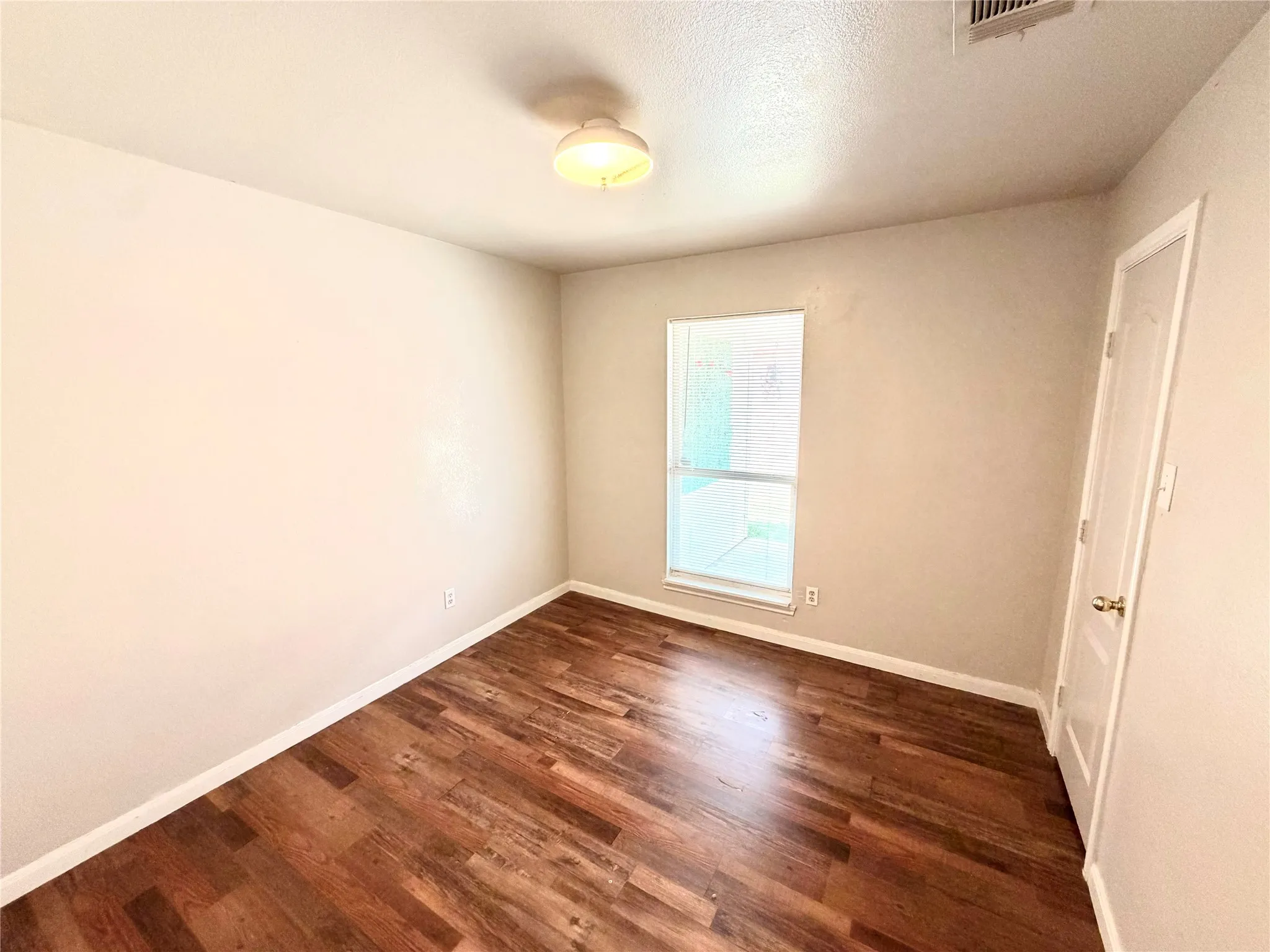 Single Family Residence For Sale in Tarrant County , 9212 Coral Lane, Fort Worth, Texas 76140, 3 Bedroom, 2 Bathroom, 2 Garage spaces, 1,416 Sqft, built in 2006, mls#21365003, Real Estate Agent in Fort Worth, Homes For Sale in Tarrant county, Homes For Sale in Fort Worth, Realtor in Fort Worth Texas, Real Estate Brokerage Independent Realty Texas, Luminita Cordes Realtor